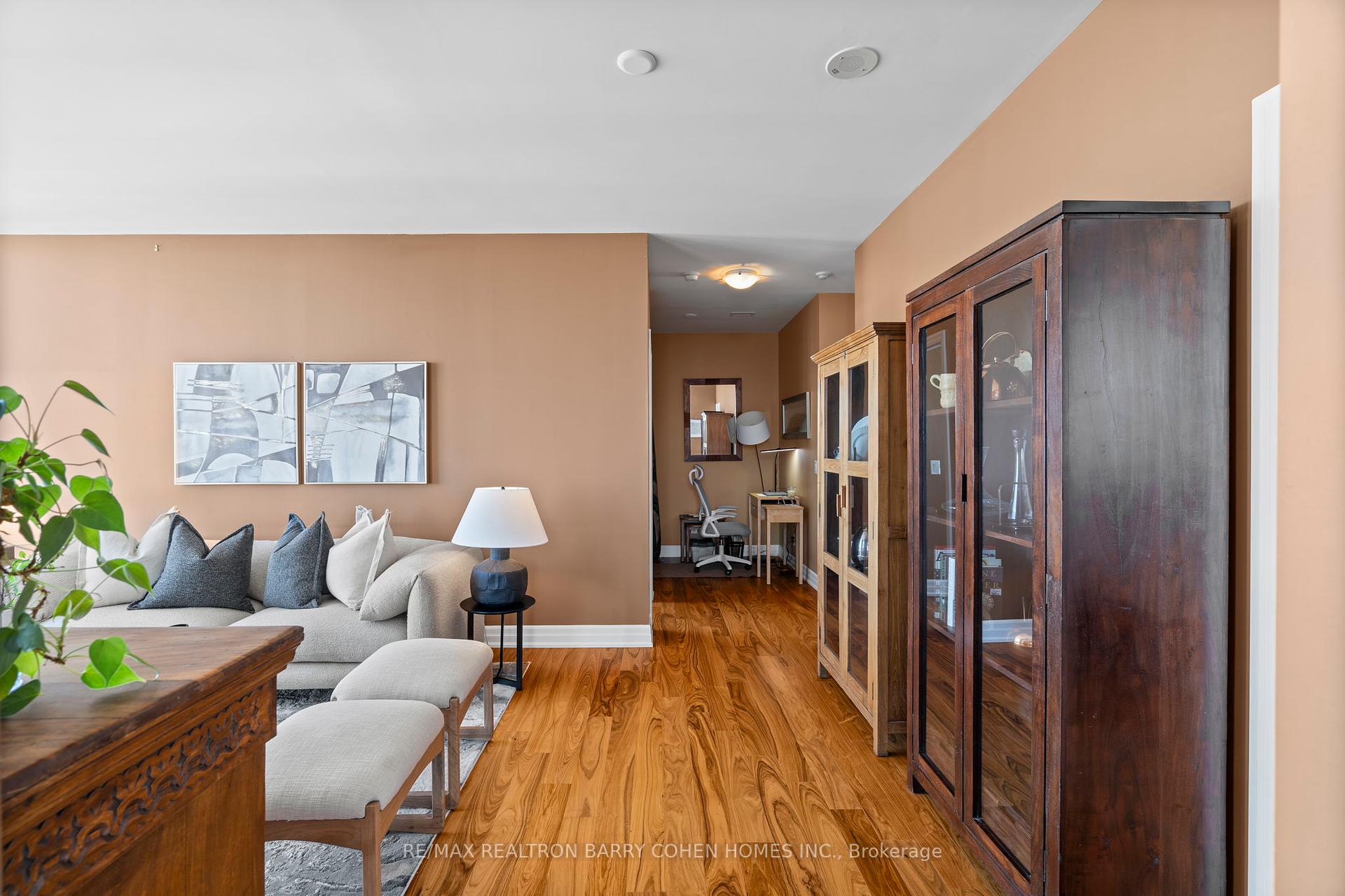 3 Bedrooms Condo at 500 St Clair, Toronto For sale
