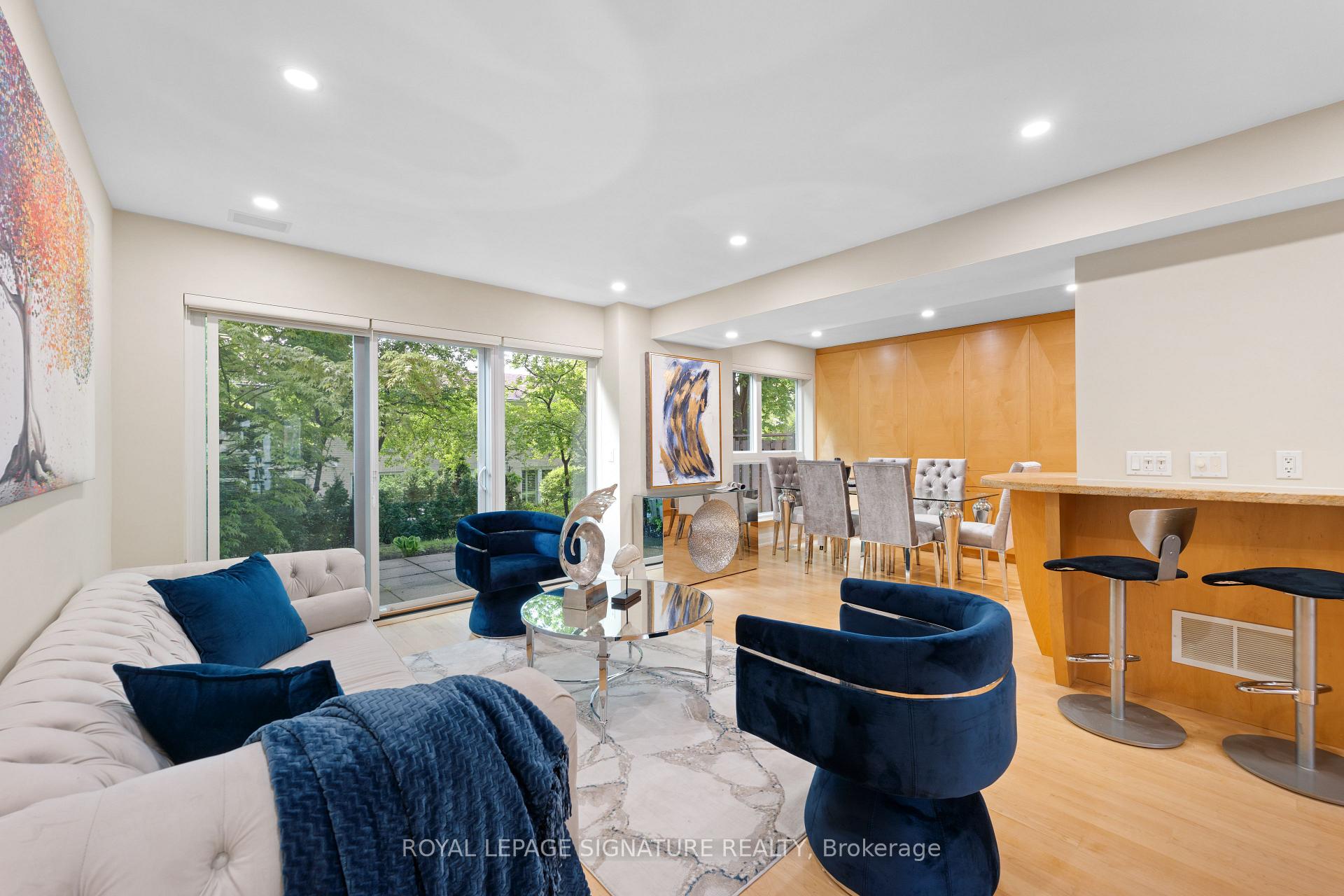 4 Bedrooms Condo at 96 Crimson Mill, Toronto For sale