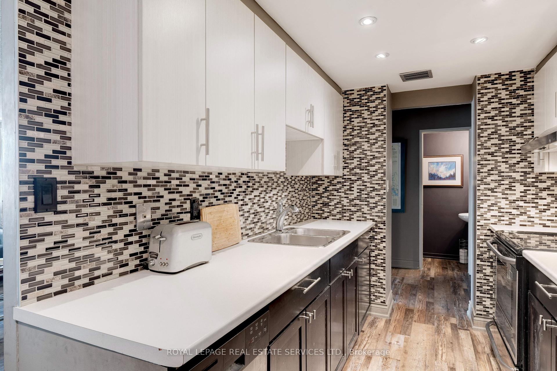 2 Bedrooms Condo at 120 Duke,  Hamilton For sale