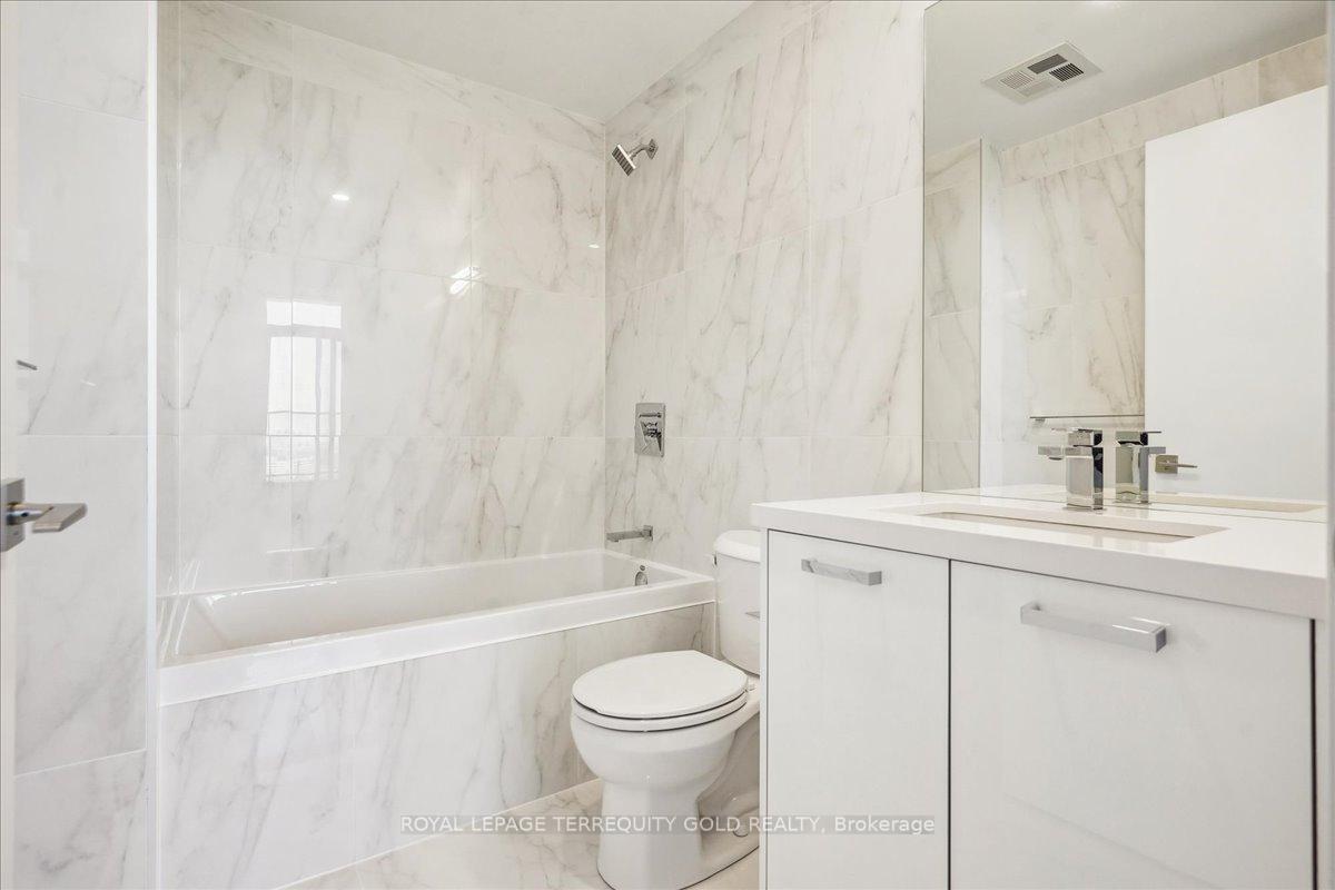 3 Bedrooms Condo at 195 McCaul, Toronto For sale