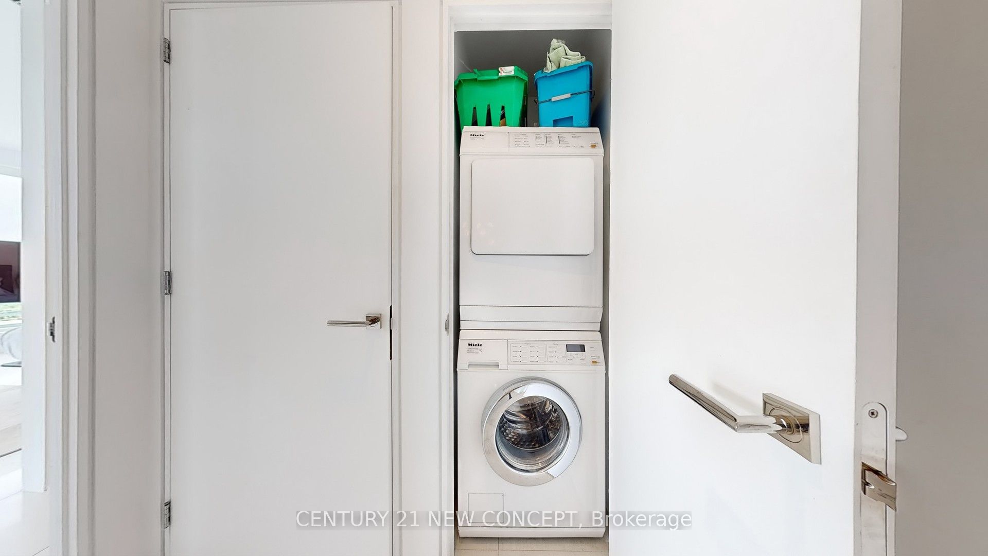 1 Watergarden Way N, #501