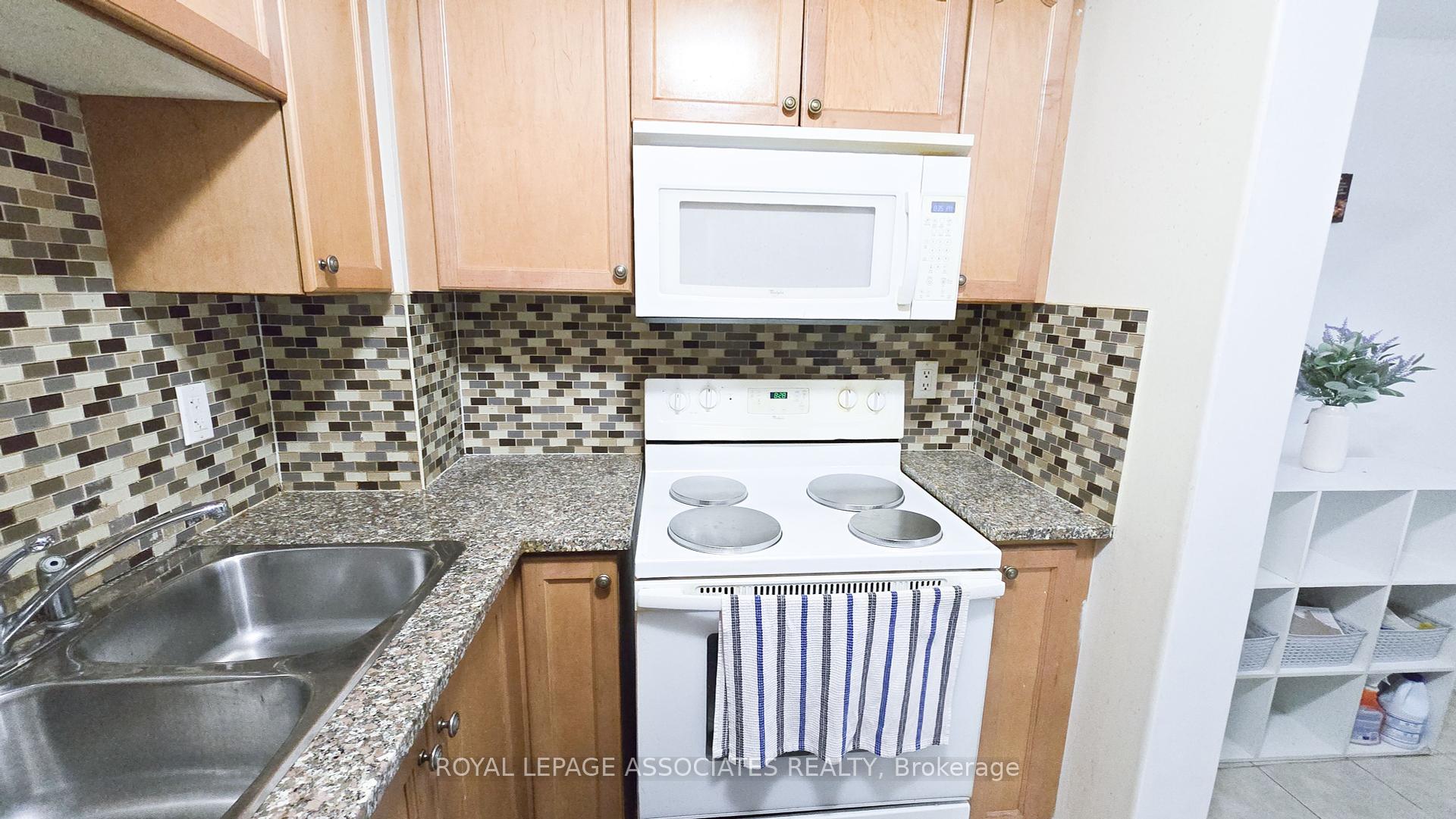 2 Bedrooms Condo at 50 Mendelssohn, Toronto For sale