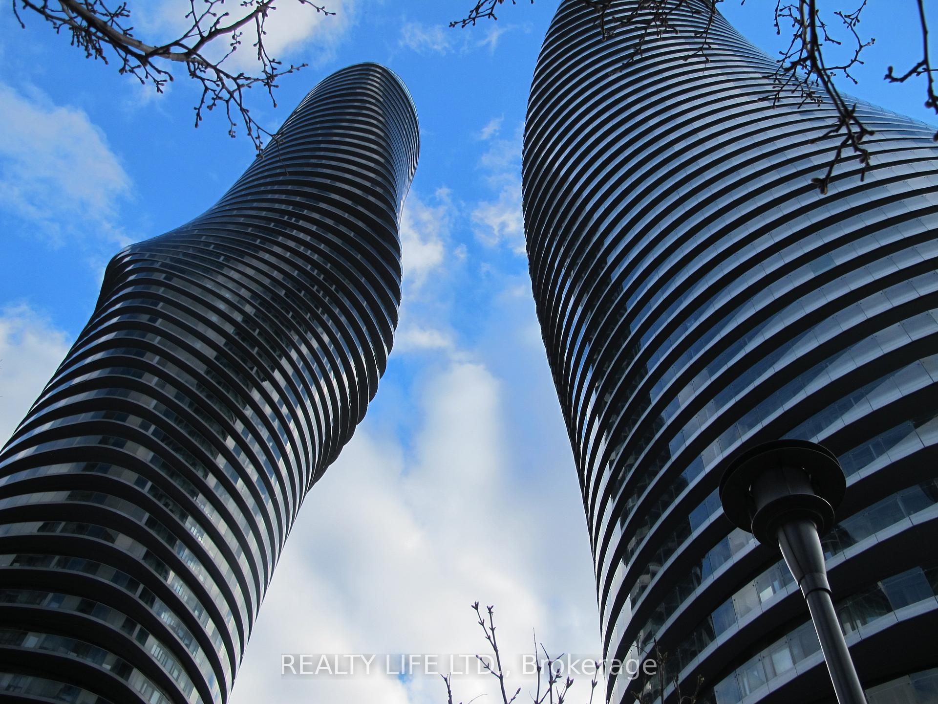 2 Bedrooms Condo at 60 Absolute, Mississauga For sale