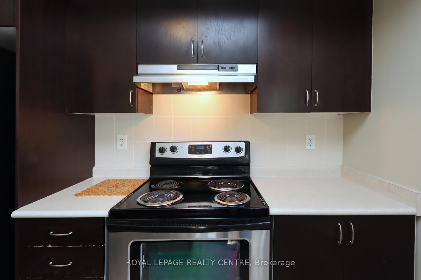 2 Bedrooms Condo at 5100 Winston Churchill, Mississauga For sale