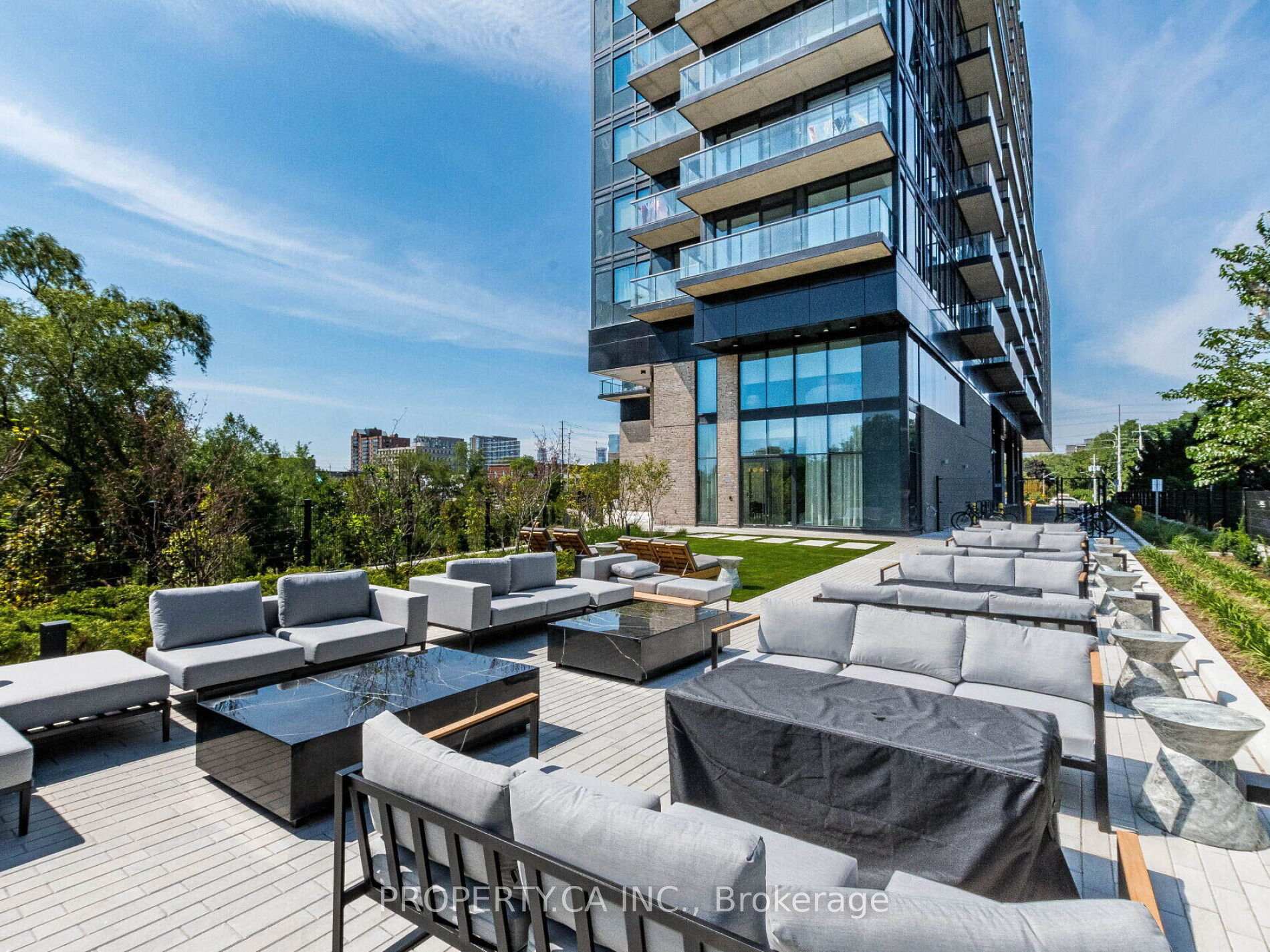 3 Bedrooms Condo at 86 Dundas, Mississauga For sale
