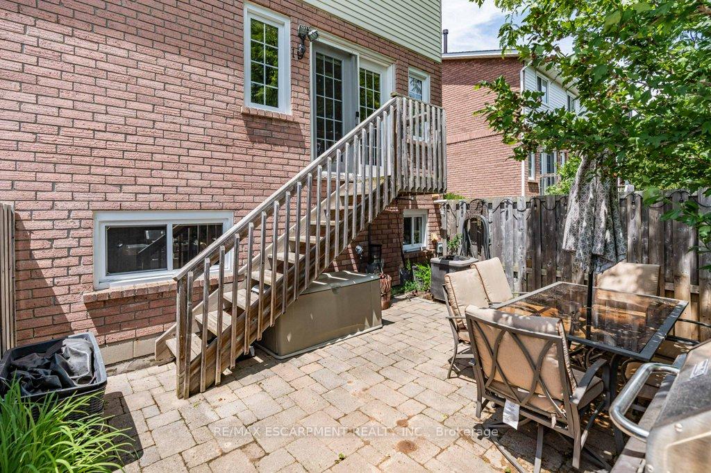 3 Bedrooms Condo at 29 HERITAGE, Hamilton For sale
