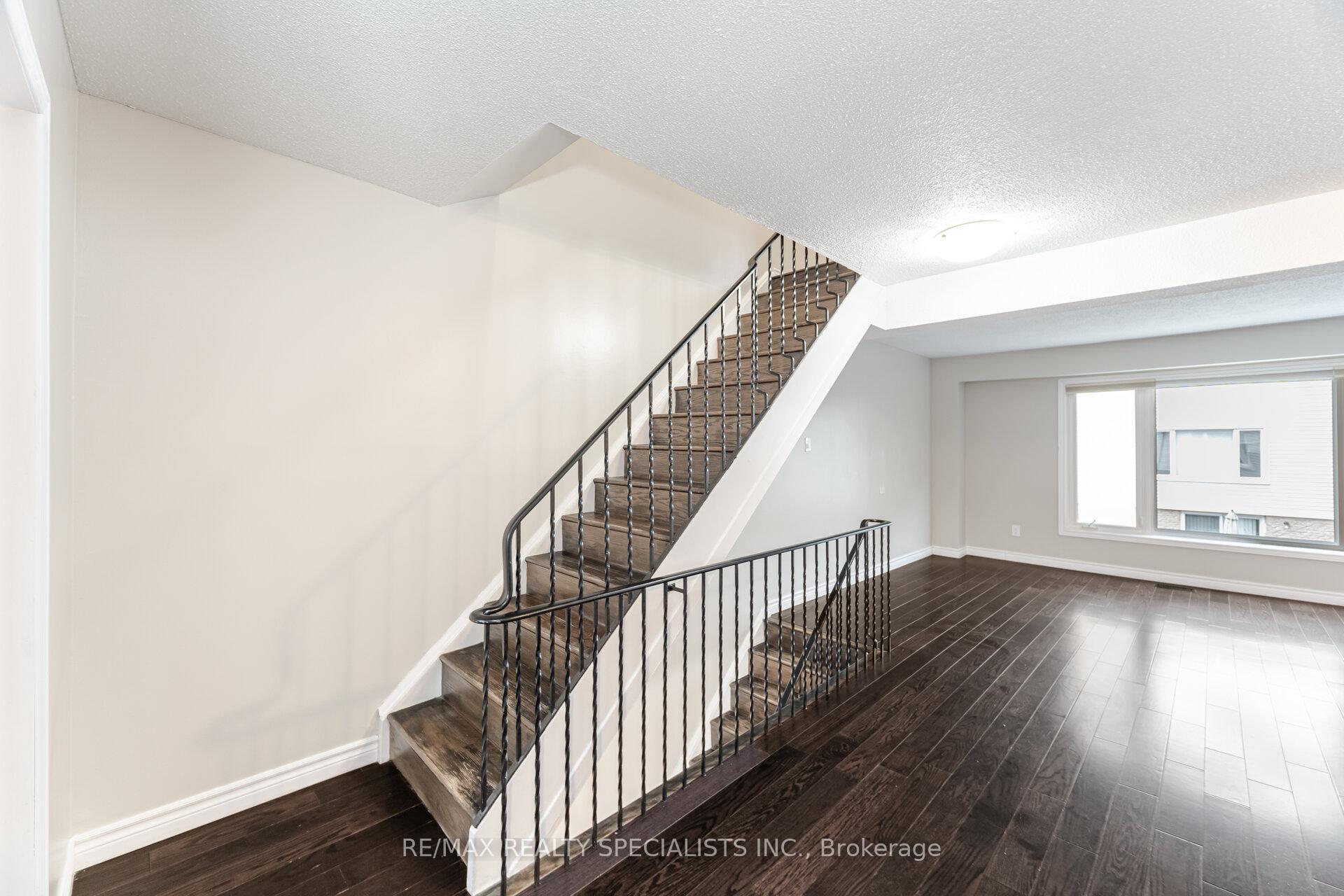 3 Bedrooms Condo at 2440 Bromsgrove, Mississauga For sale