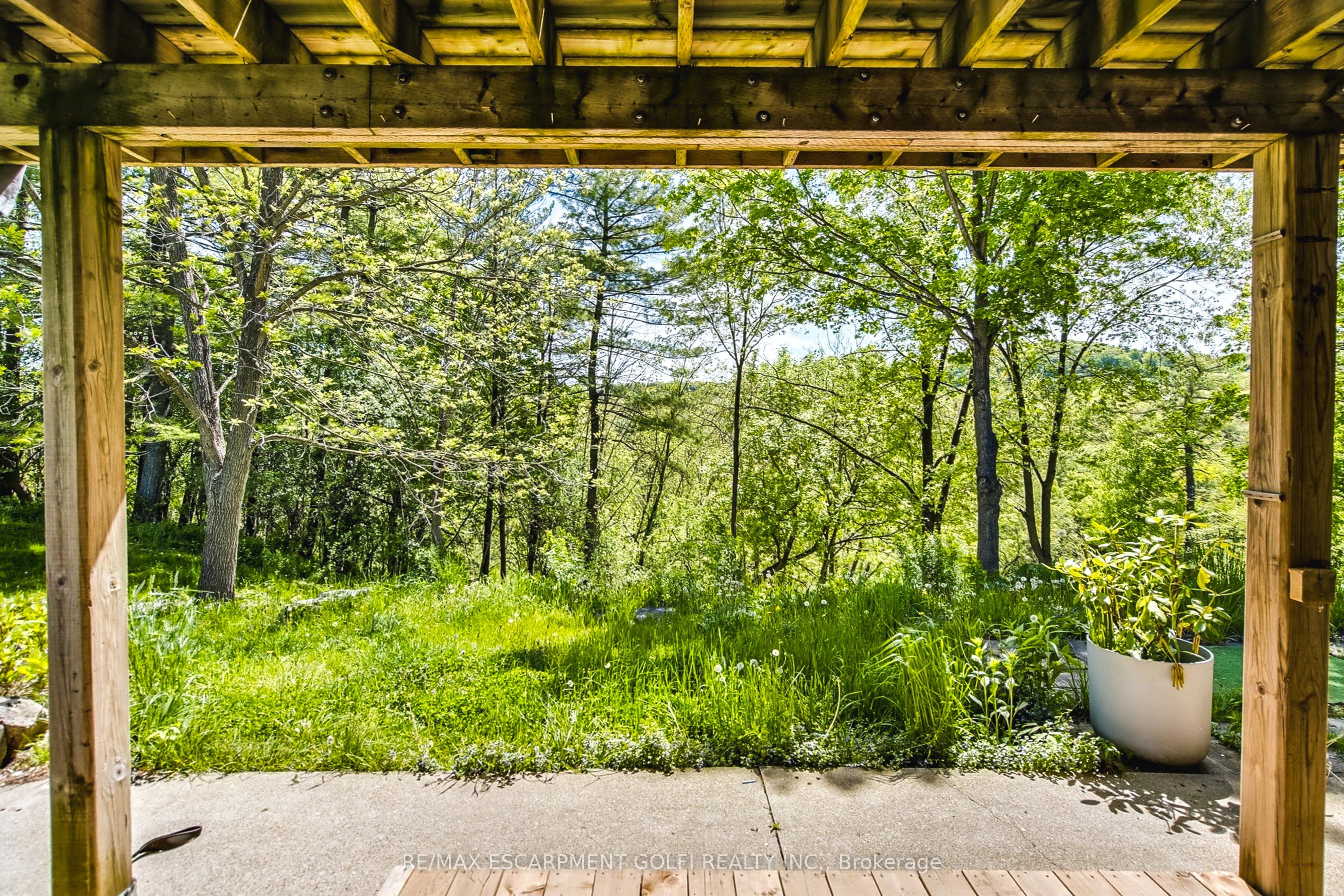 932 OLD DUNDAS Road