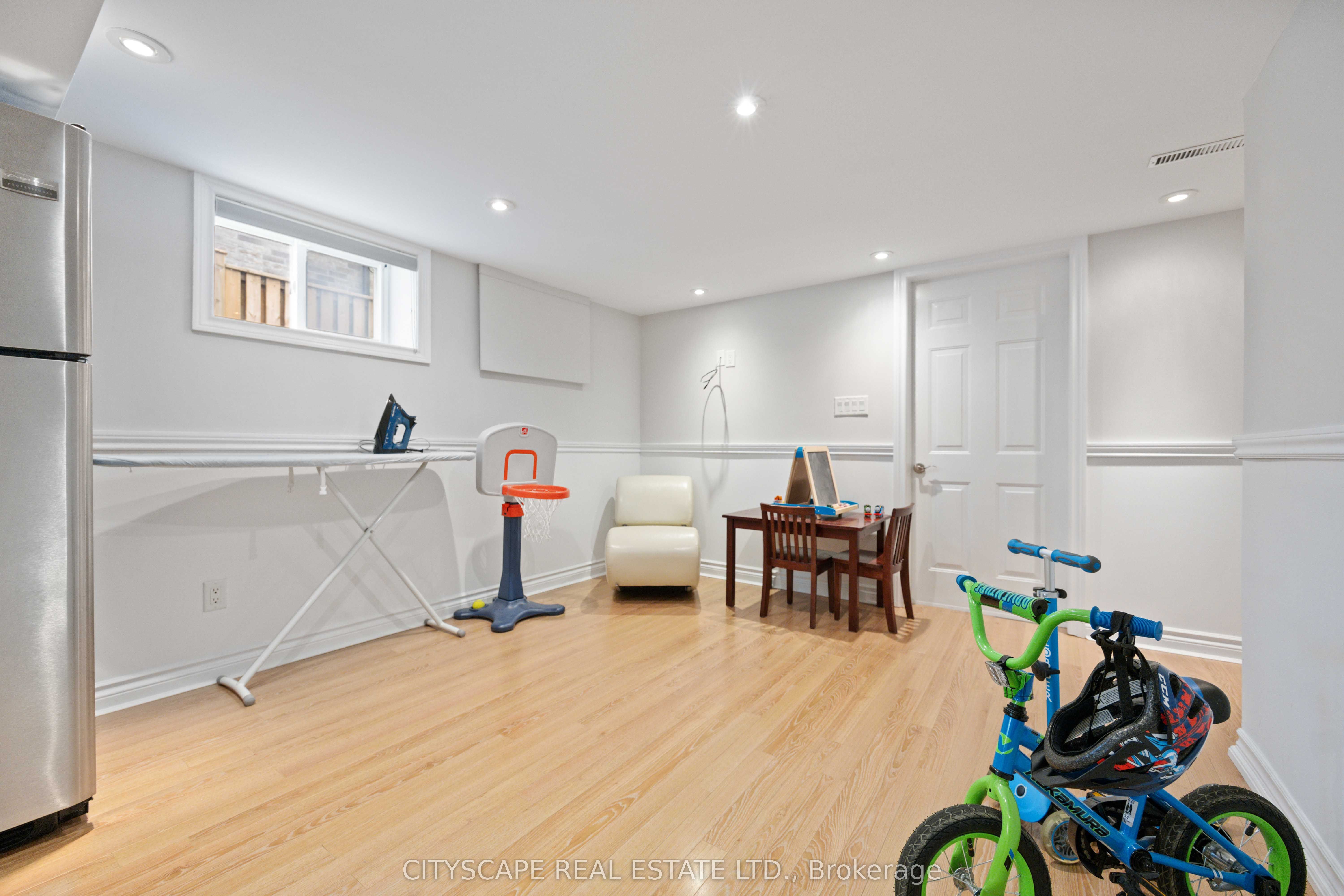 39 Bentworth Avenue