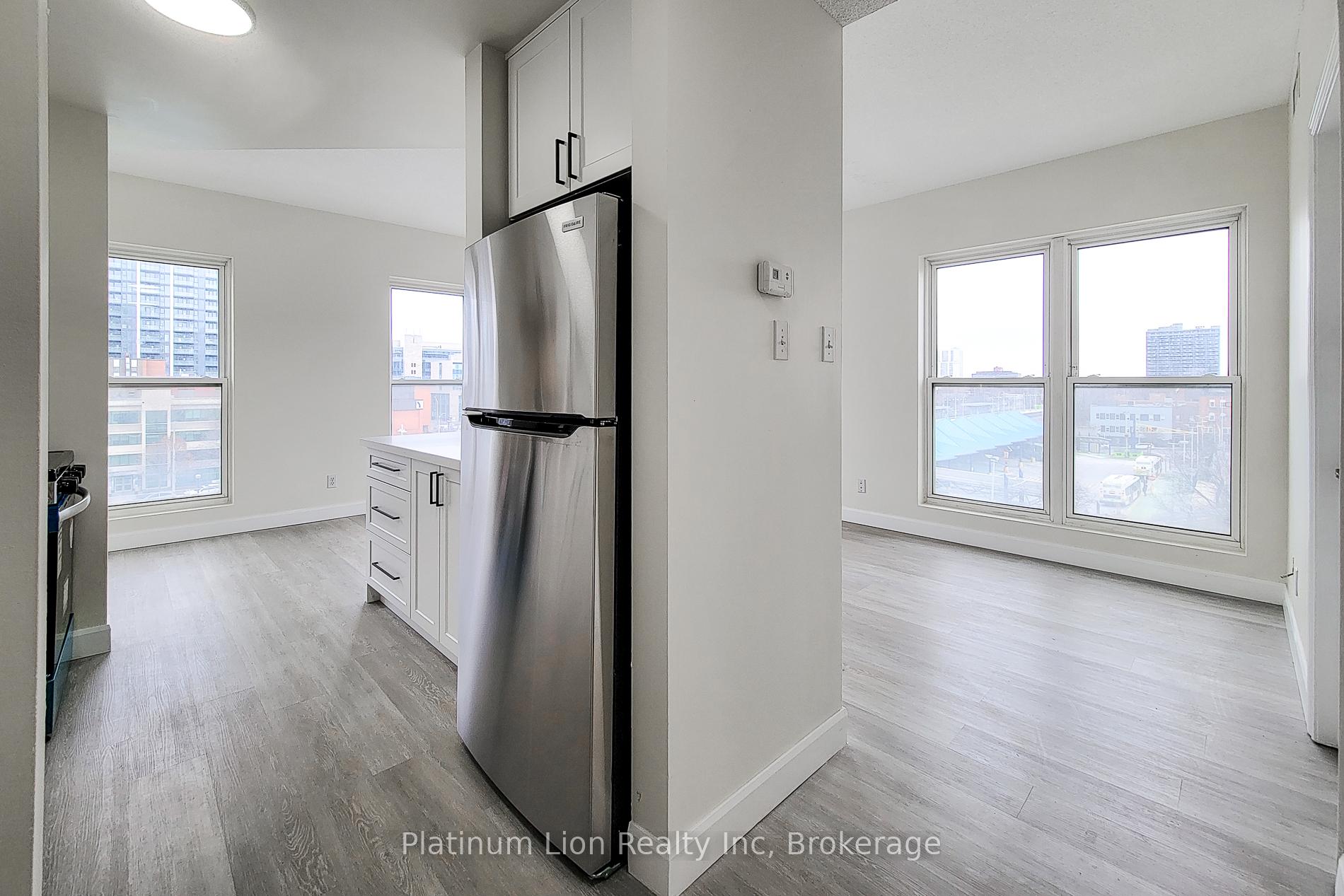 2 Bedrooms Condo at 135 James,  Hamilton For sale