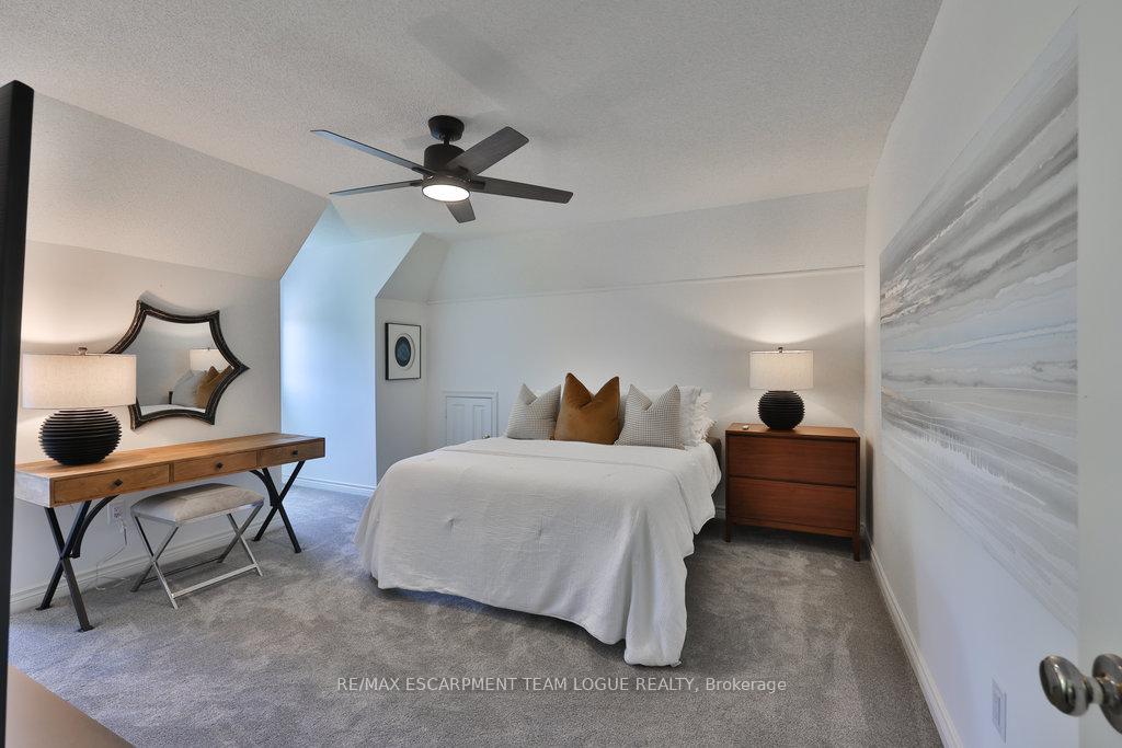 4 Bedrooms Condo at 4211 Millcroft Park, Burlington For sale