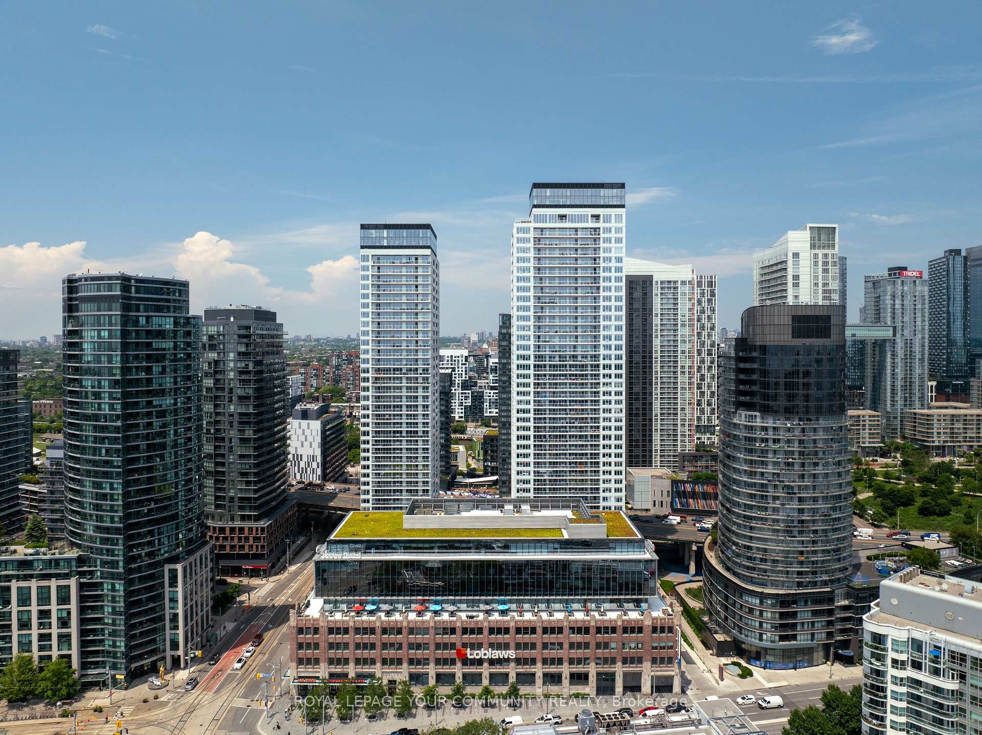 3 Bedrooms Condo at 17 Bathurst, Toronto For sale