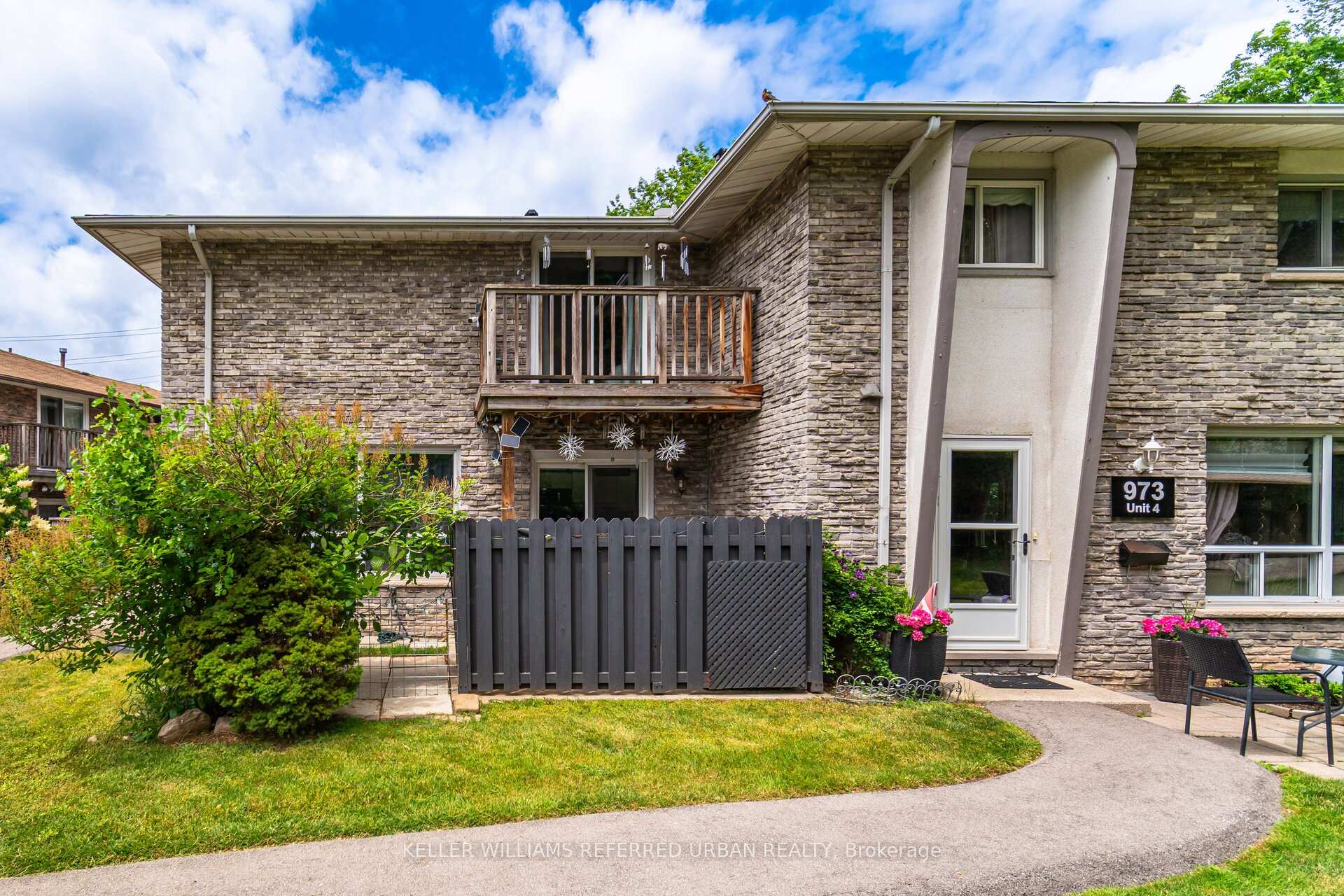 3 Bedrooms Condo at 973 Francis, Burlington For sale
