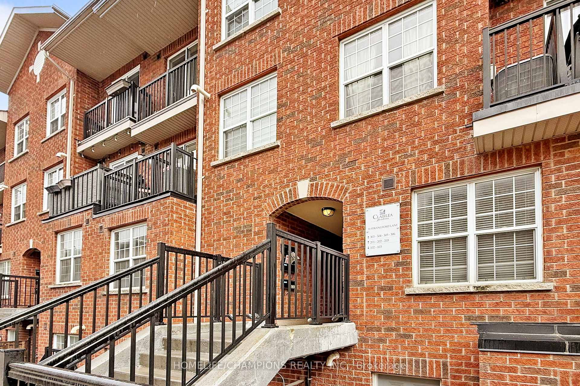 2 Bedrooms Condo at 35 Strangford, Toronto For sale