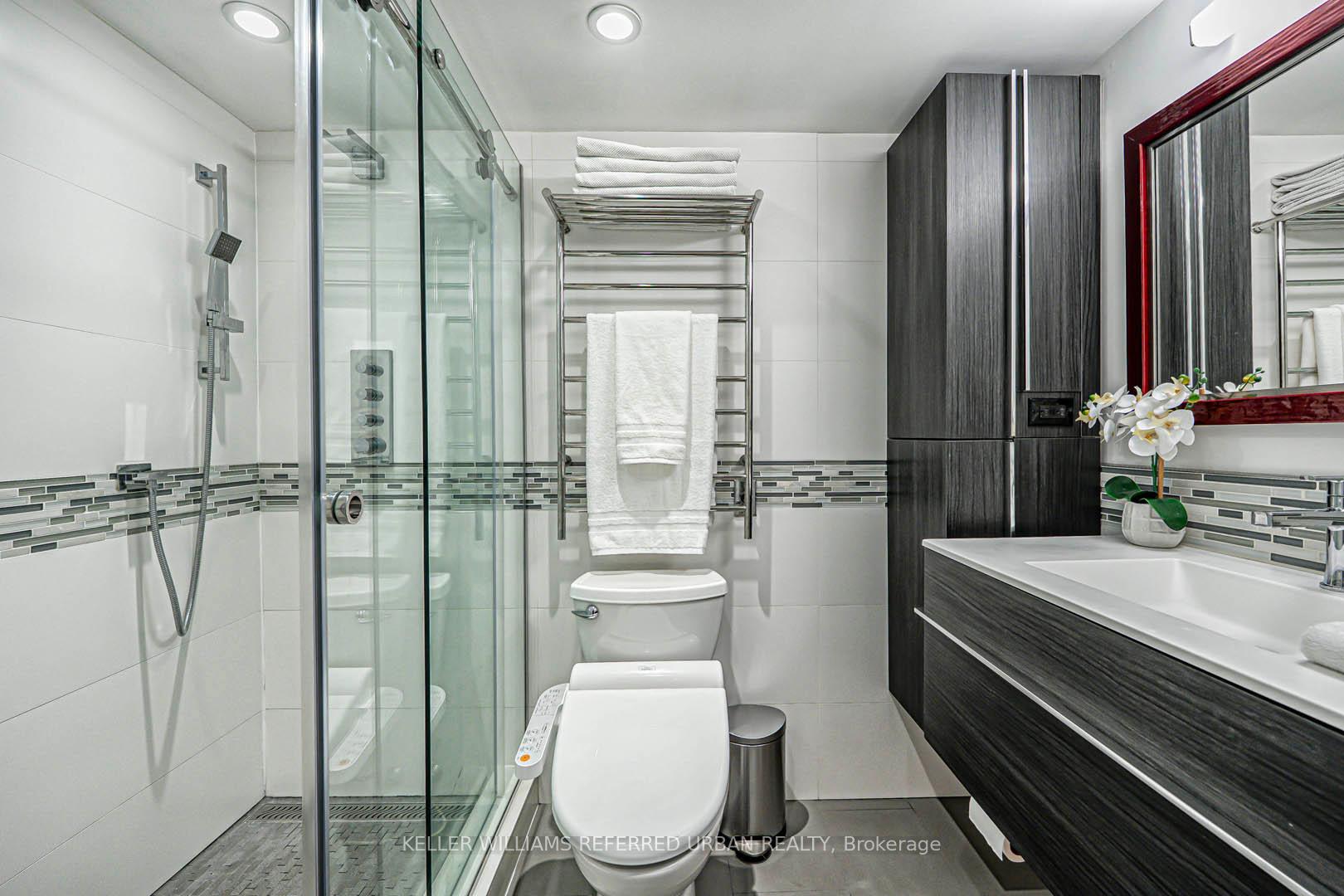 2 Bedrooms Condo at 67 Pleasant, Toronto For sale