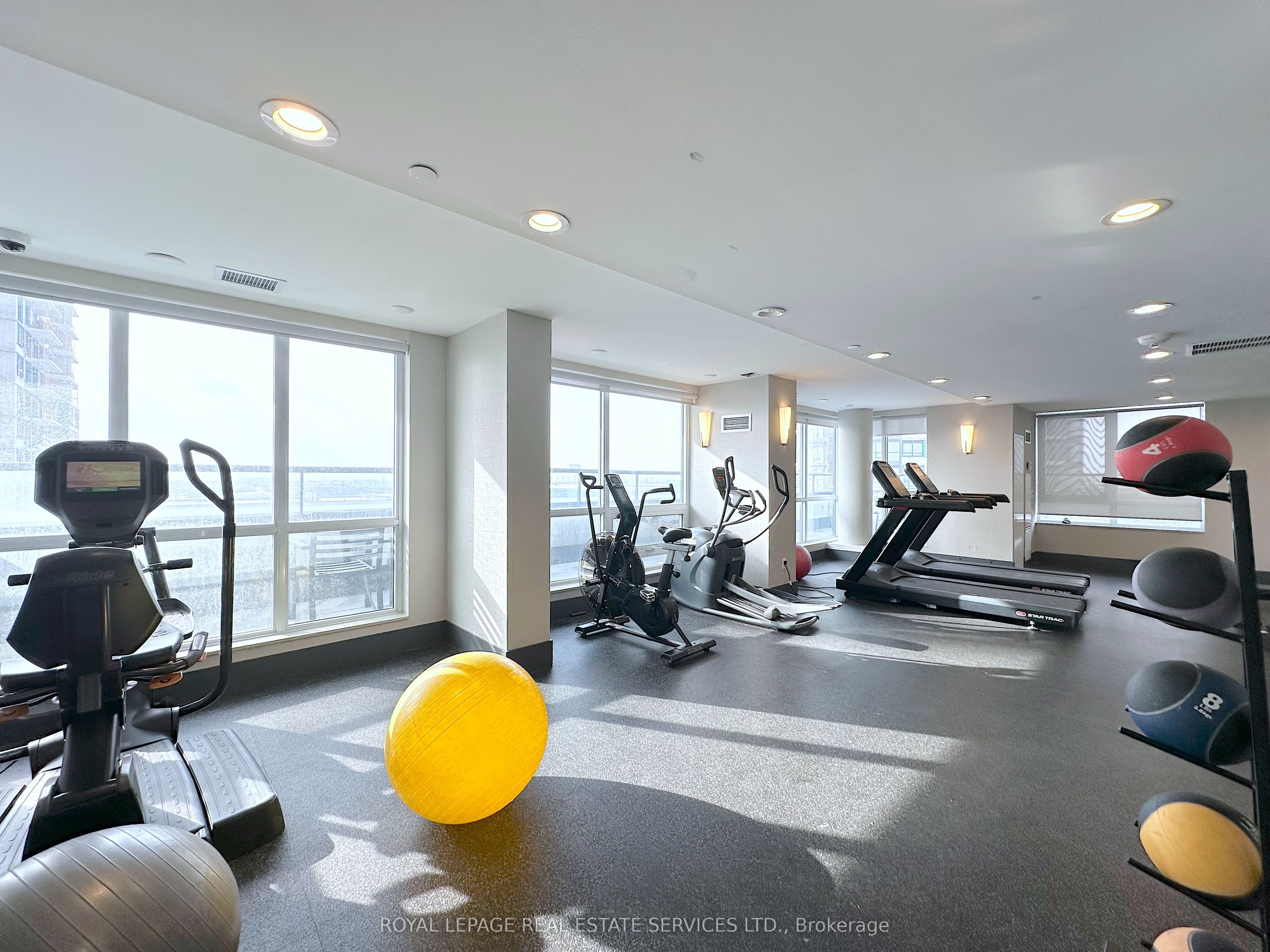 420 Harwood Avenue S, #604