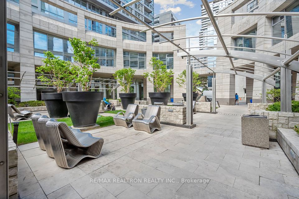 2181 Yonge