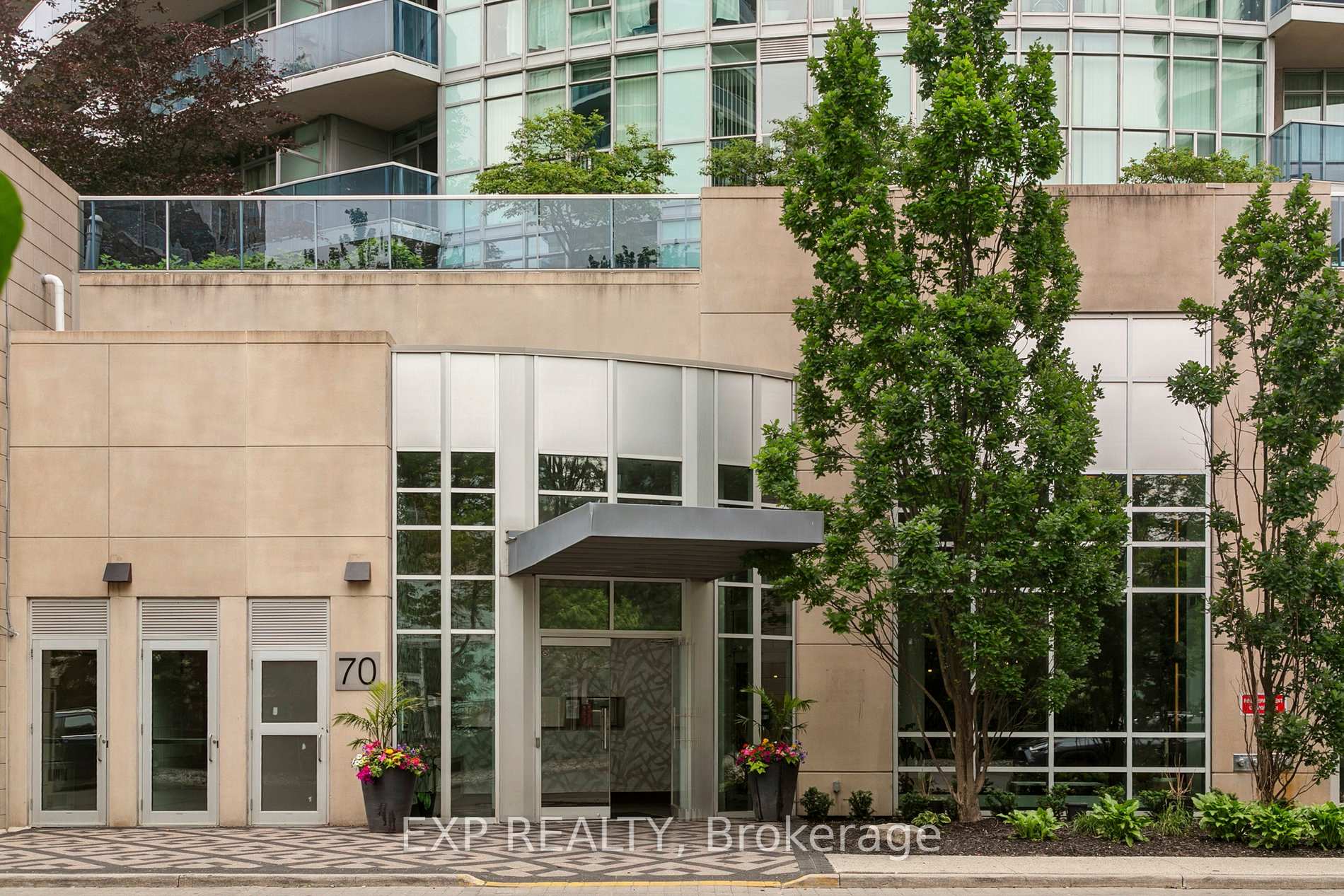 2 Bedrooms Condo at 70 Absolute, Mississauga For sale