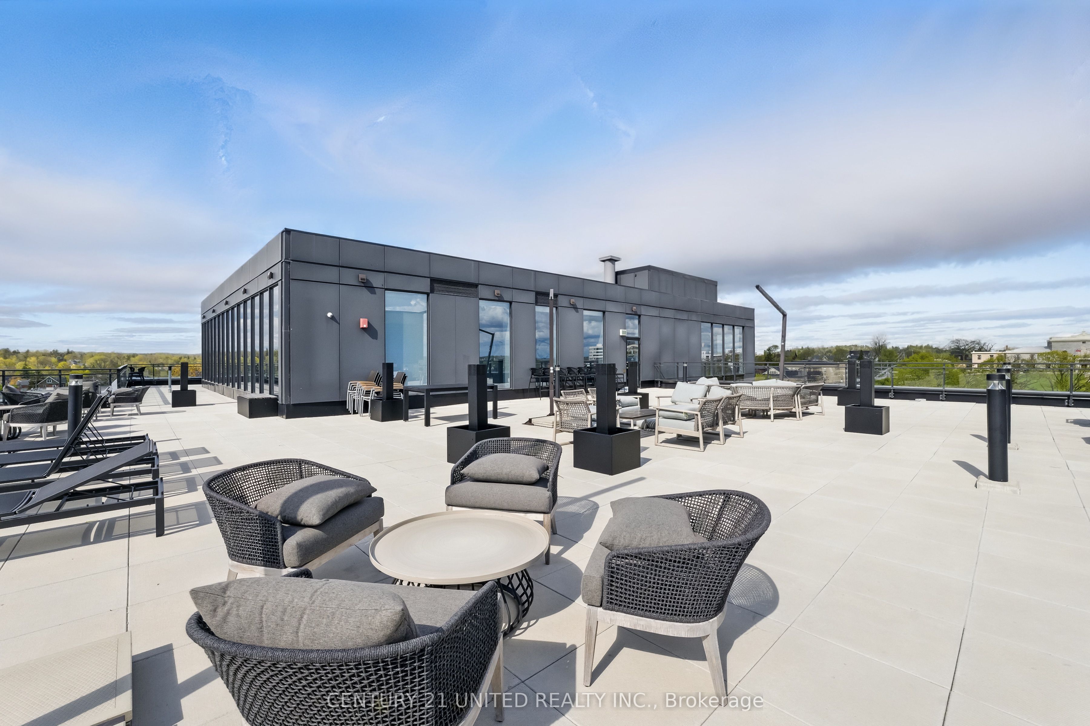 475 George Street N, #201