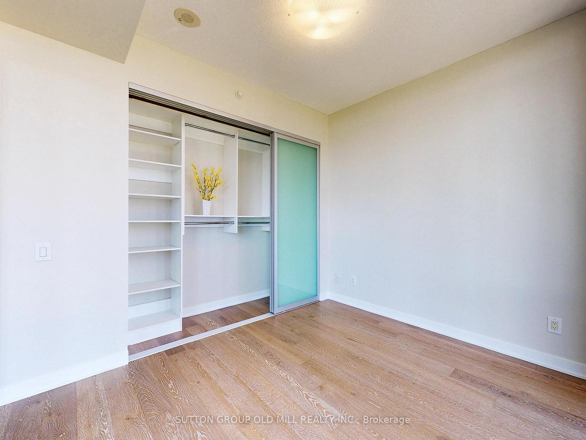 3 Bedrooms Condo at 90 Park Lawn, Toronto For sale