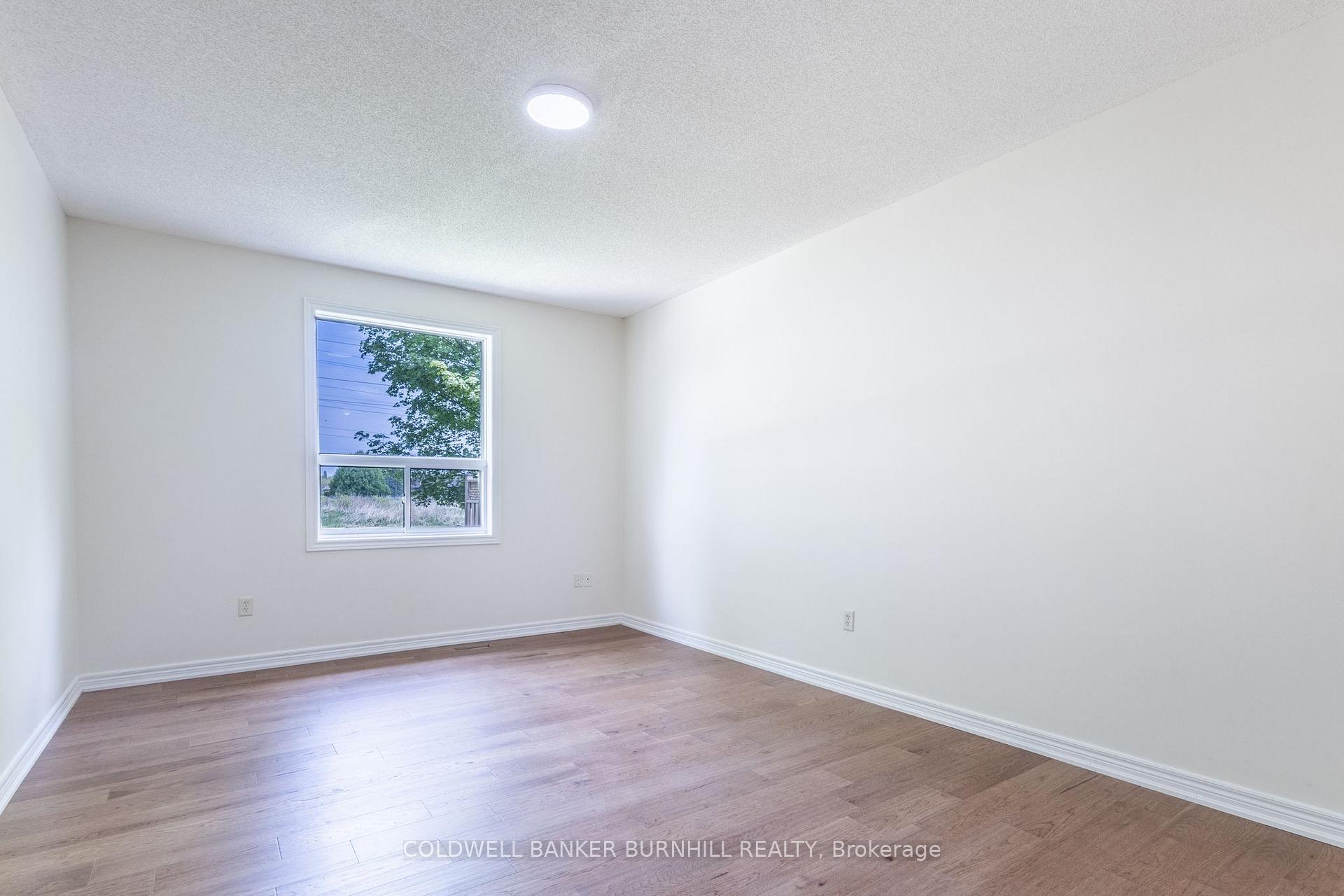 2 Bedrooms Condo at 56 Northern Breeze, Hamilton For sale