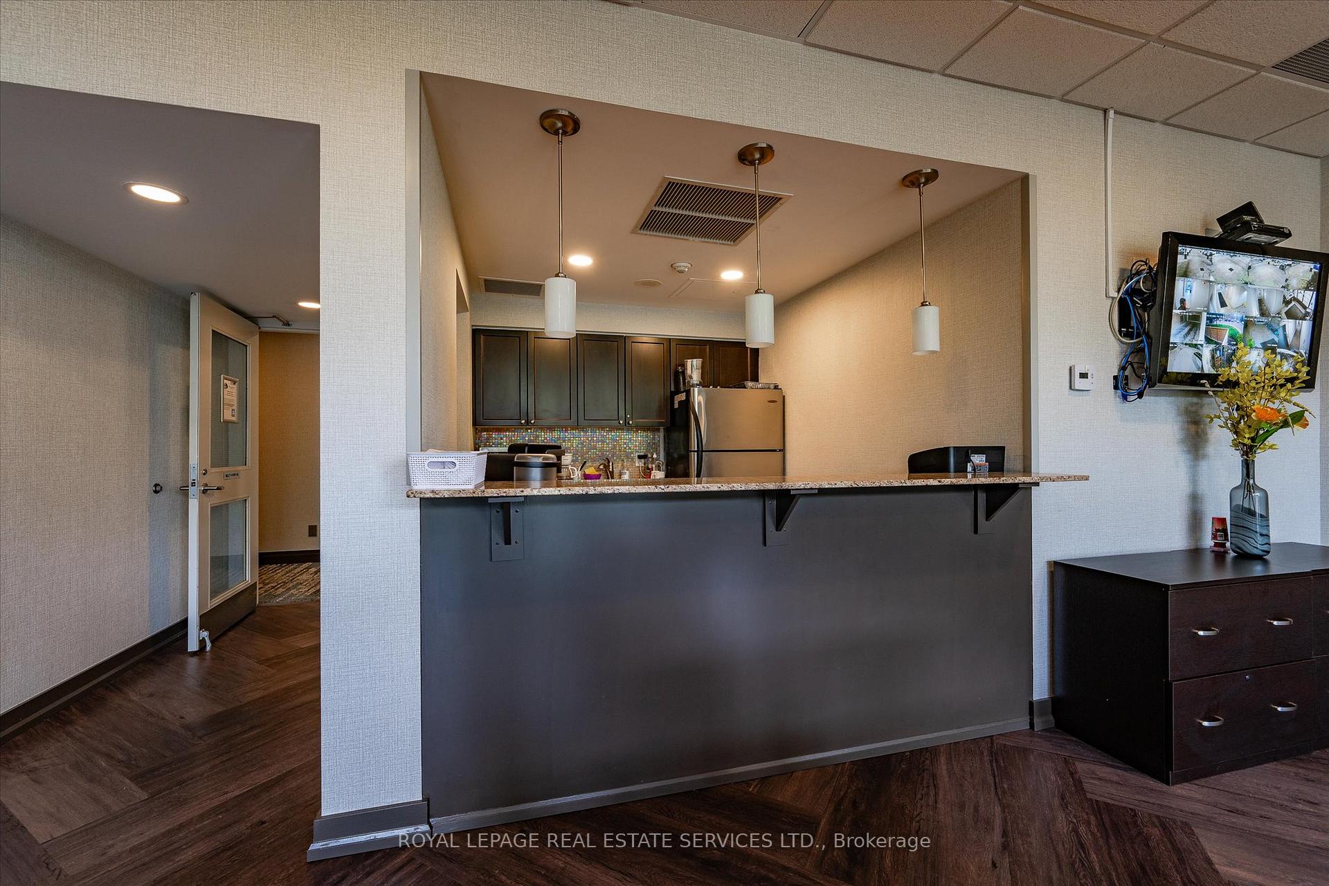 2 Bedrooms Condo at 2325 Central Park, Oakville For sale
