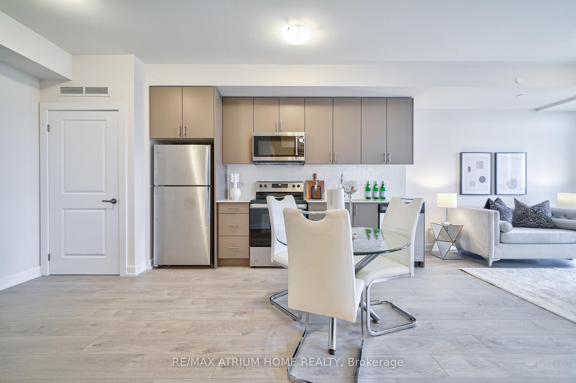 2 Bedrooms Condo at 3200 William Coltson,  Oakville For sale