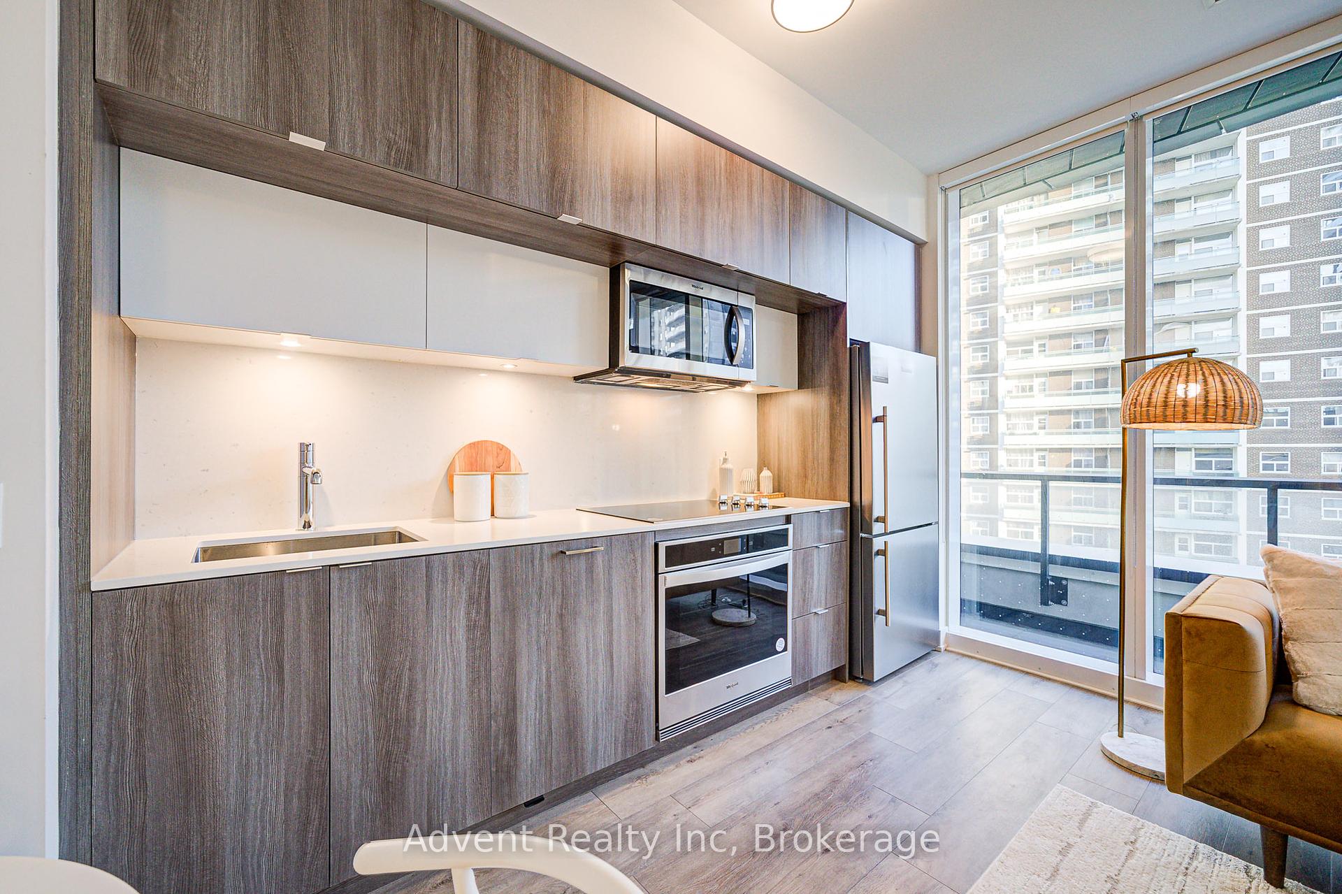2 Bedrooms Condo at 585 Bloor,  Toronto For sale