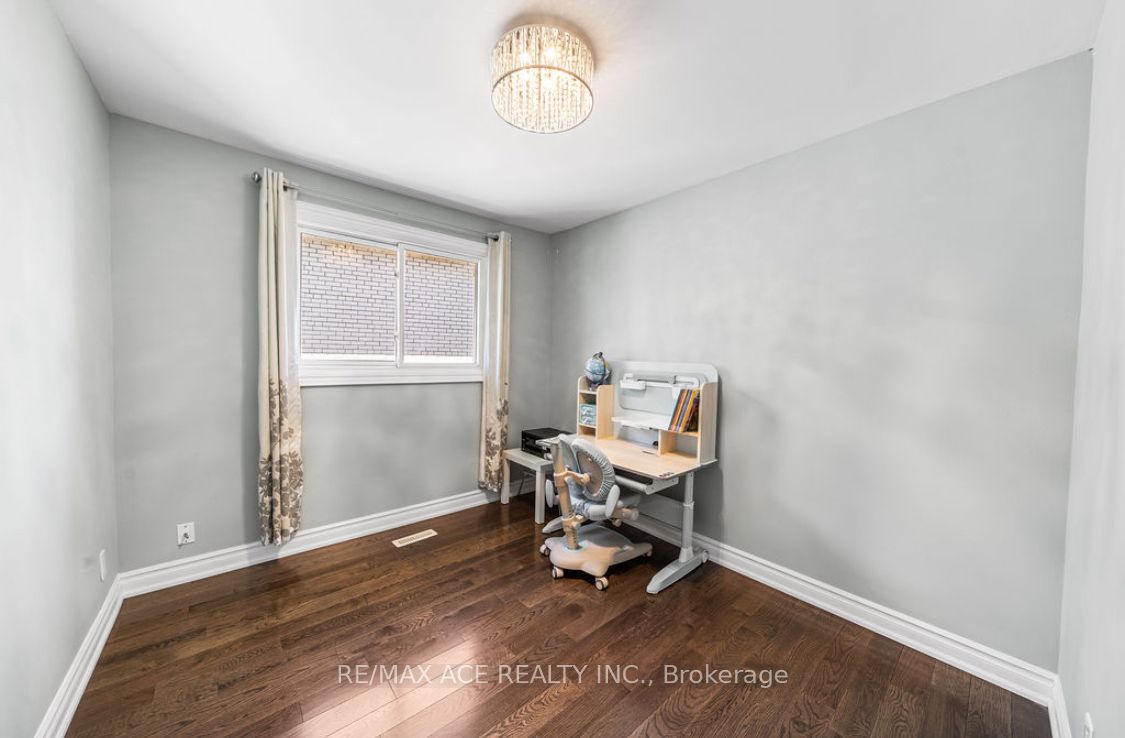 6 Oldborough Circle