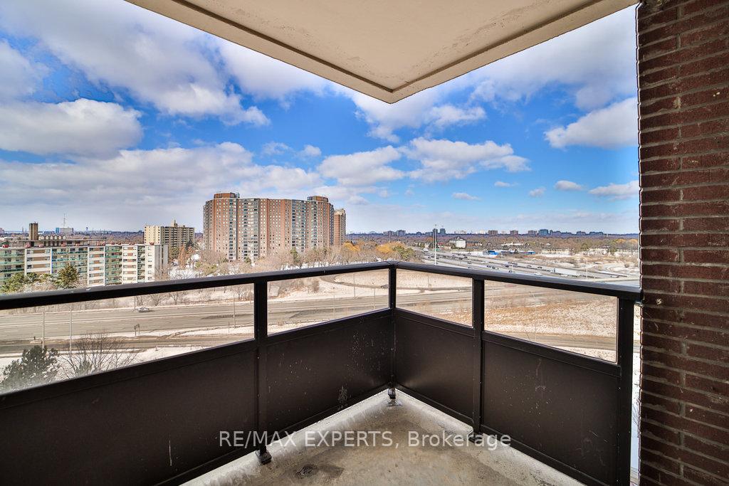 2 Bedrooms Condo at 551 The West Mall,  Toronto For sale