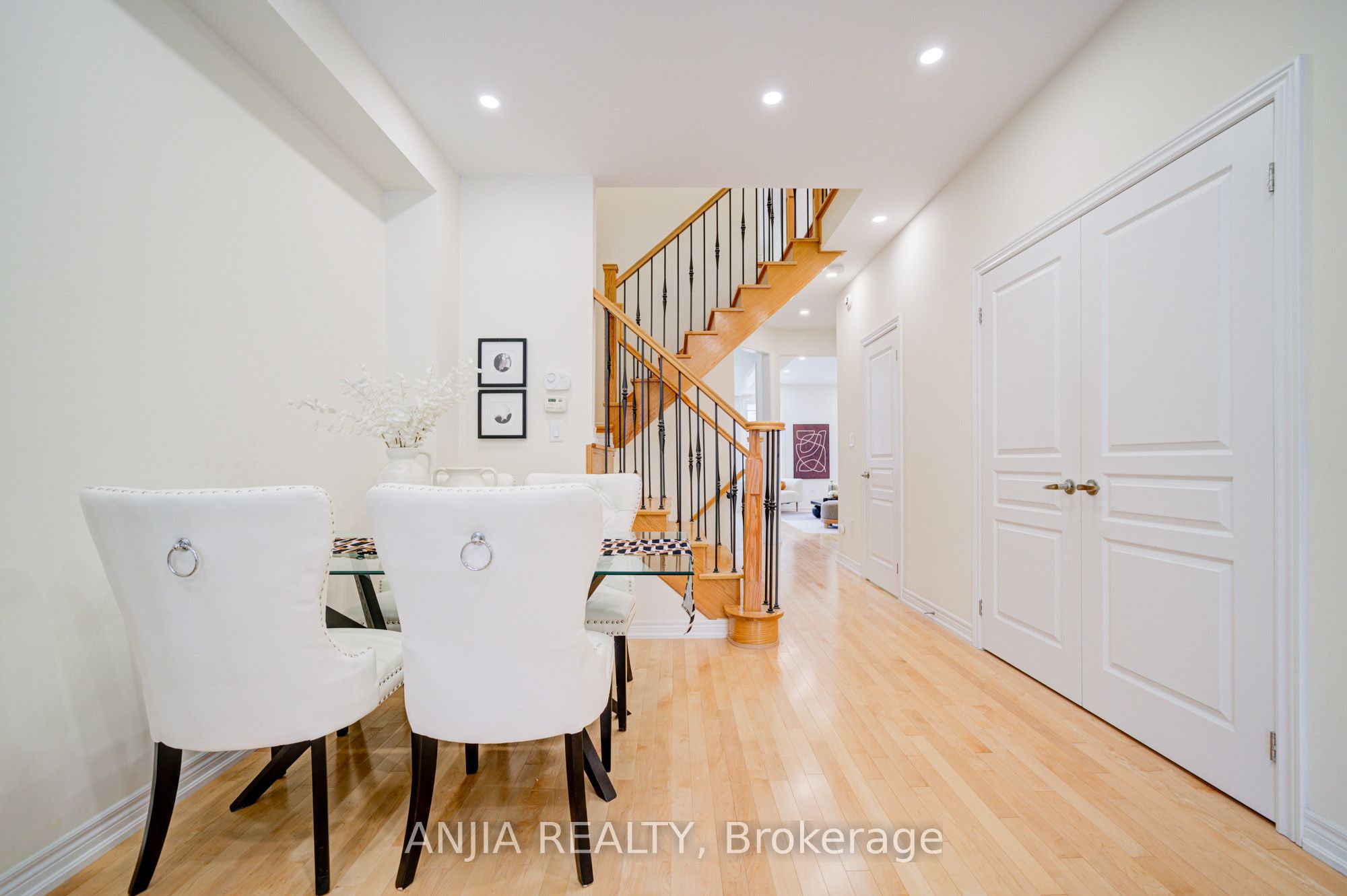 8 Wagner Drive