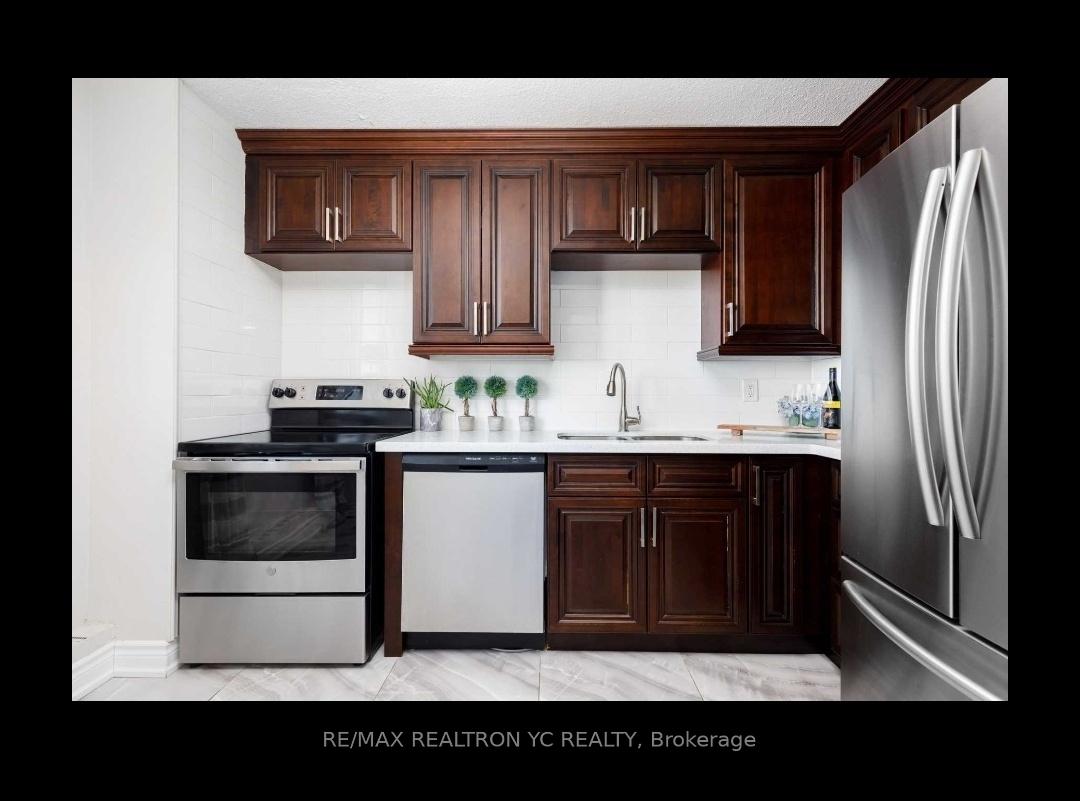2 Bedrooms Condo at 100 Wingarden,  Toronto For sale