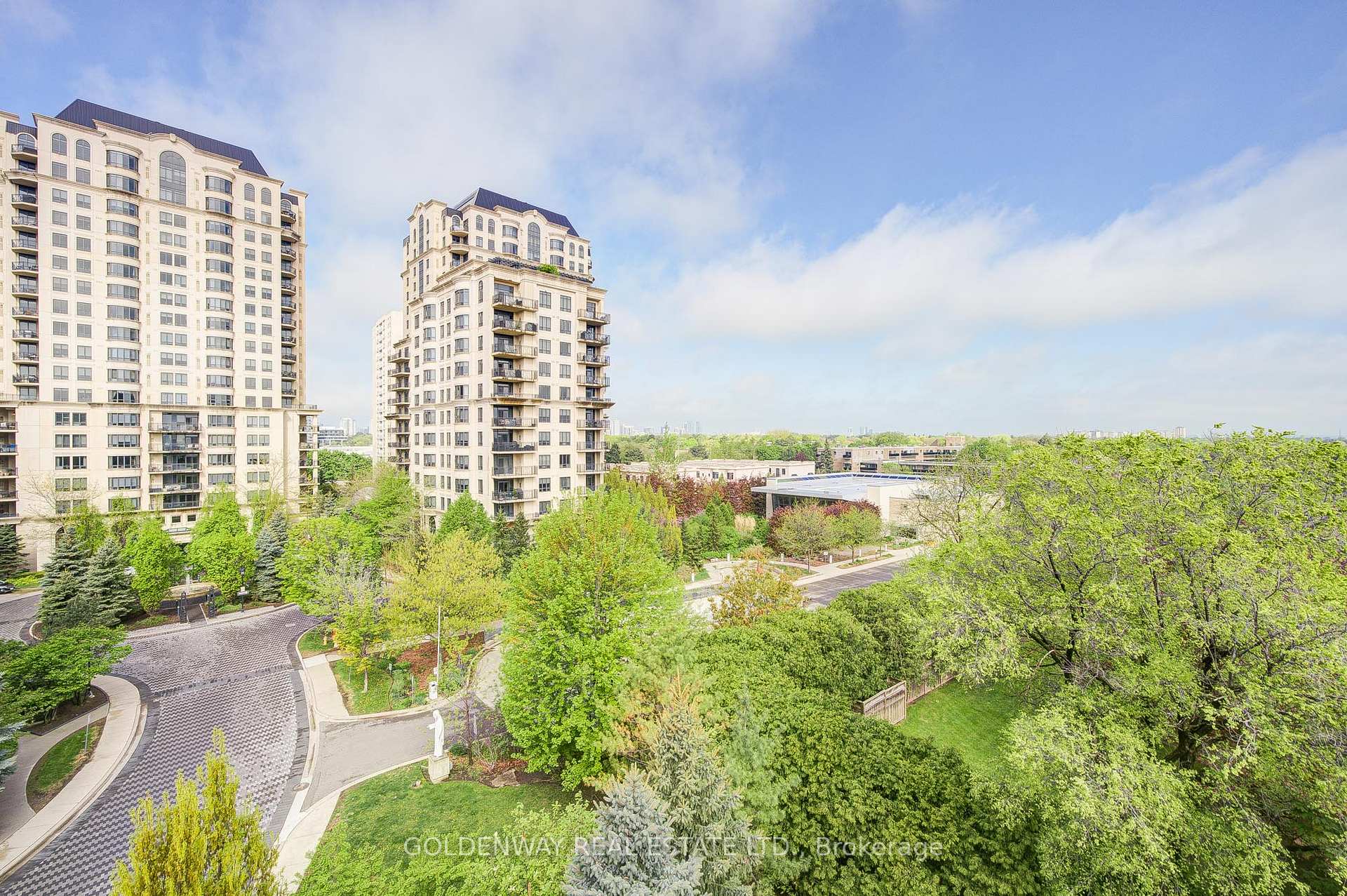 2 Bedrooms Condo at 676 Sheppard, Toronto For sale