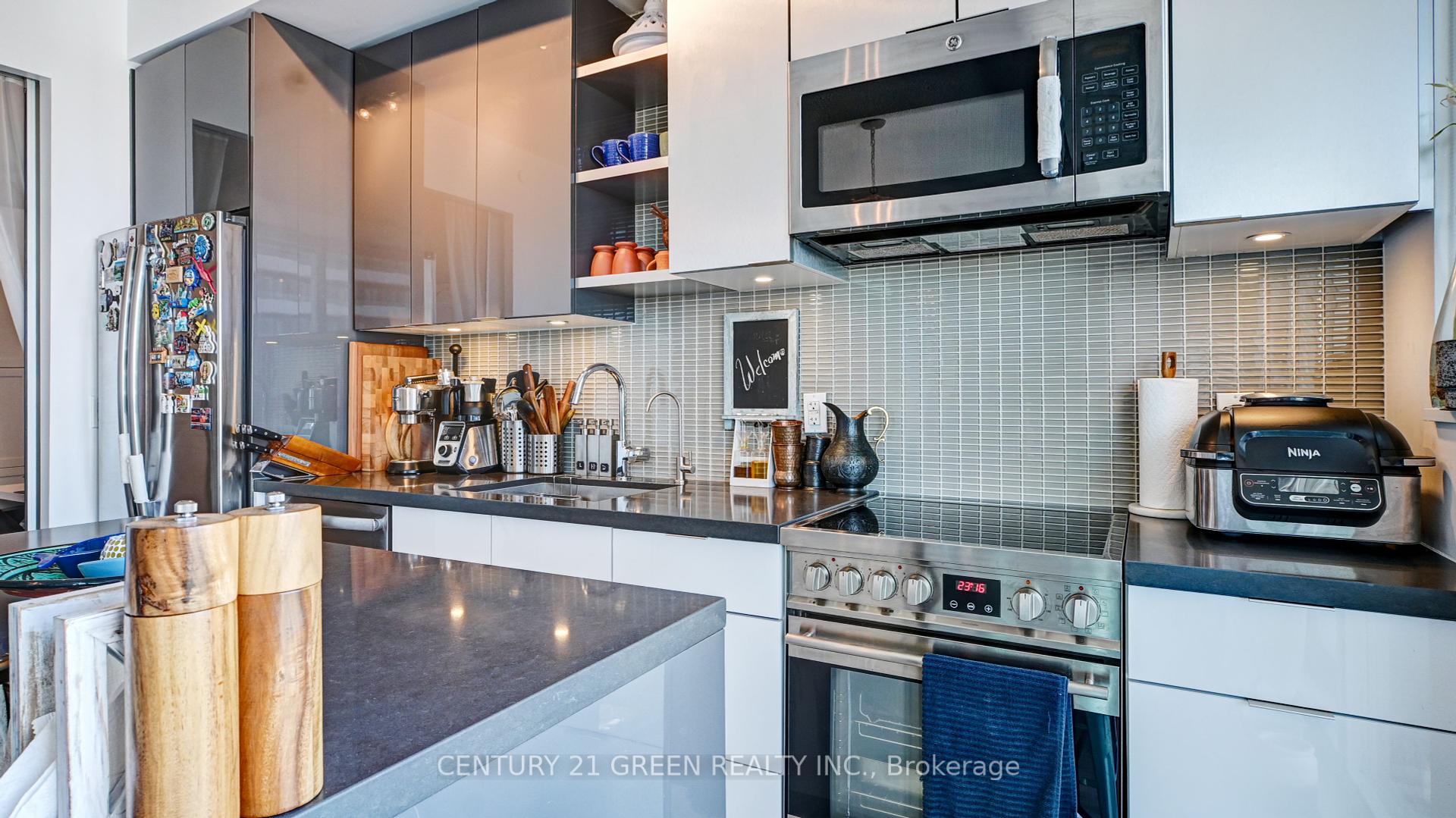2 Bedrooms Condo at 33 Shore Breeze, Toronto For sale