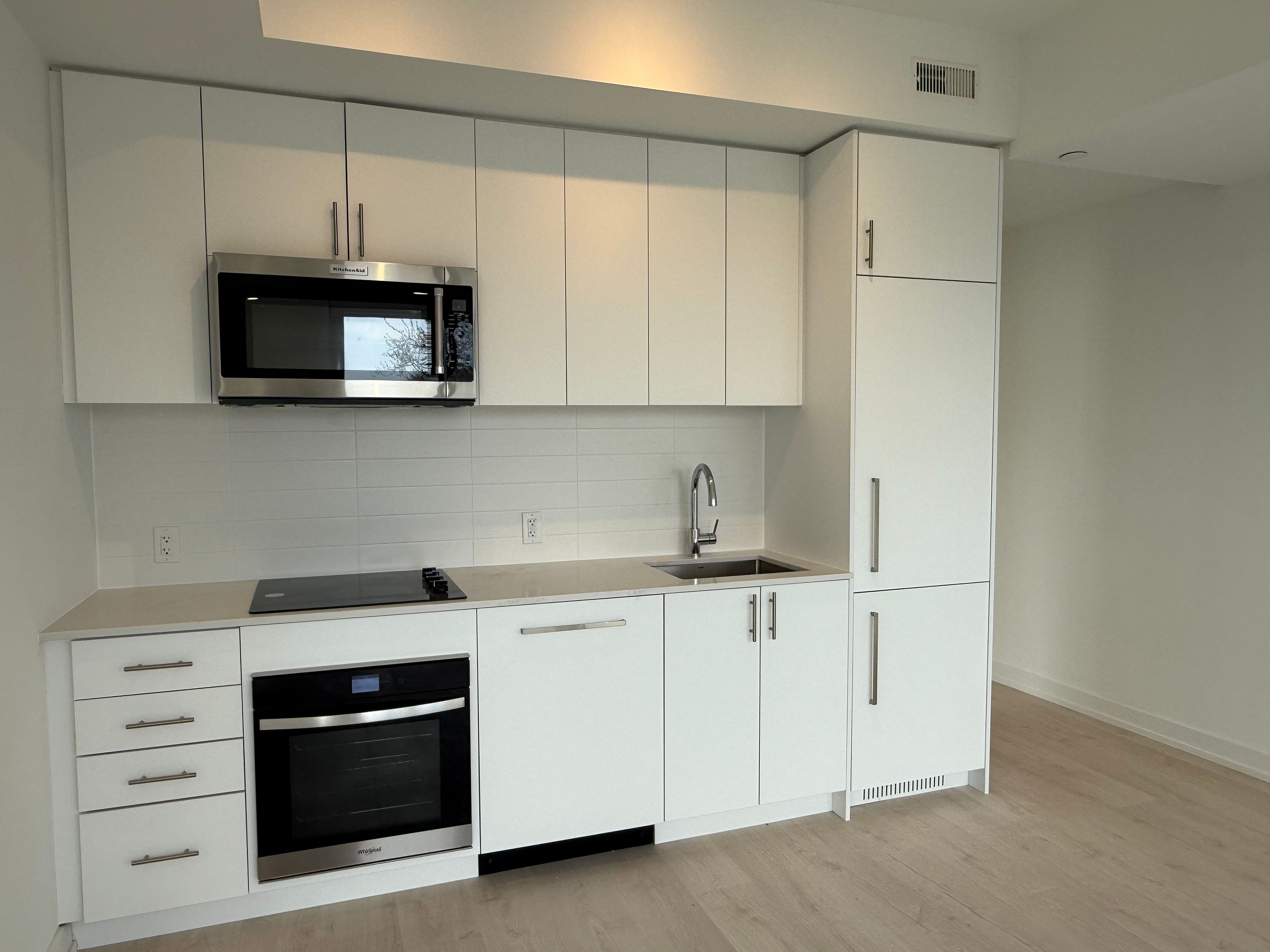 181 Sheppard Avenue E 423