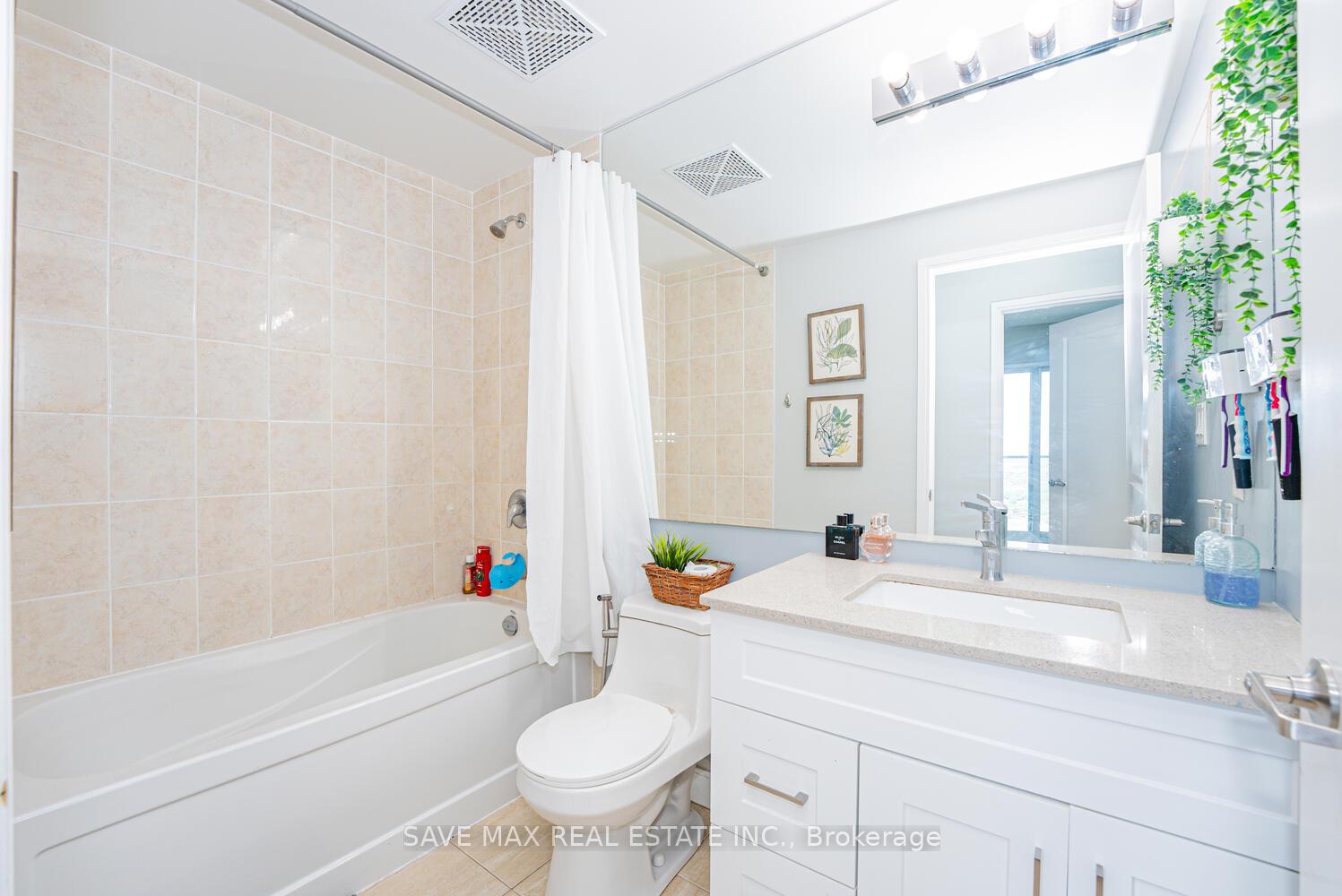 2 Bedrooms Condo at 60 Absolute, Mississauga For sale