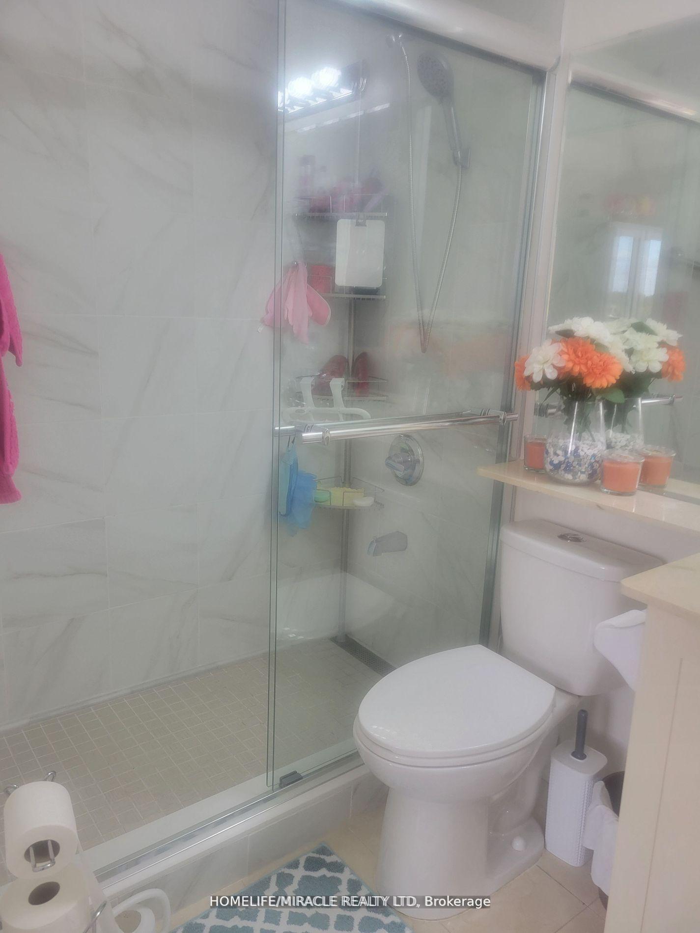 2 Bedrooms Condo at 9235 Jane, Vaughan For sale