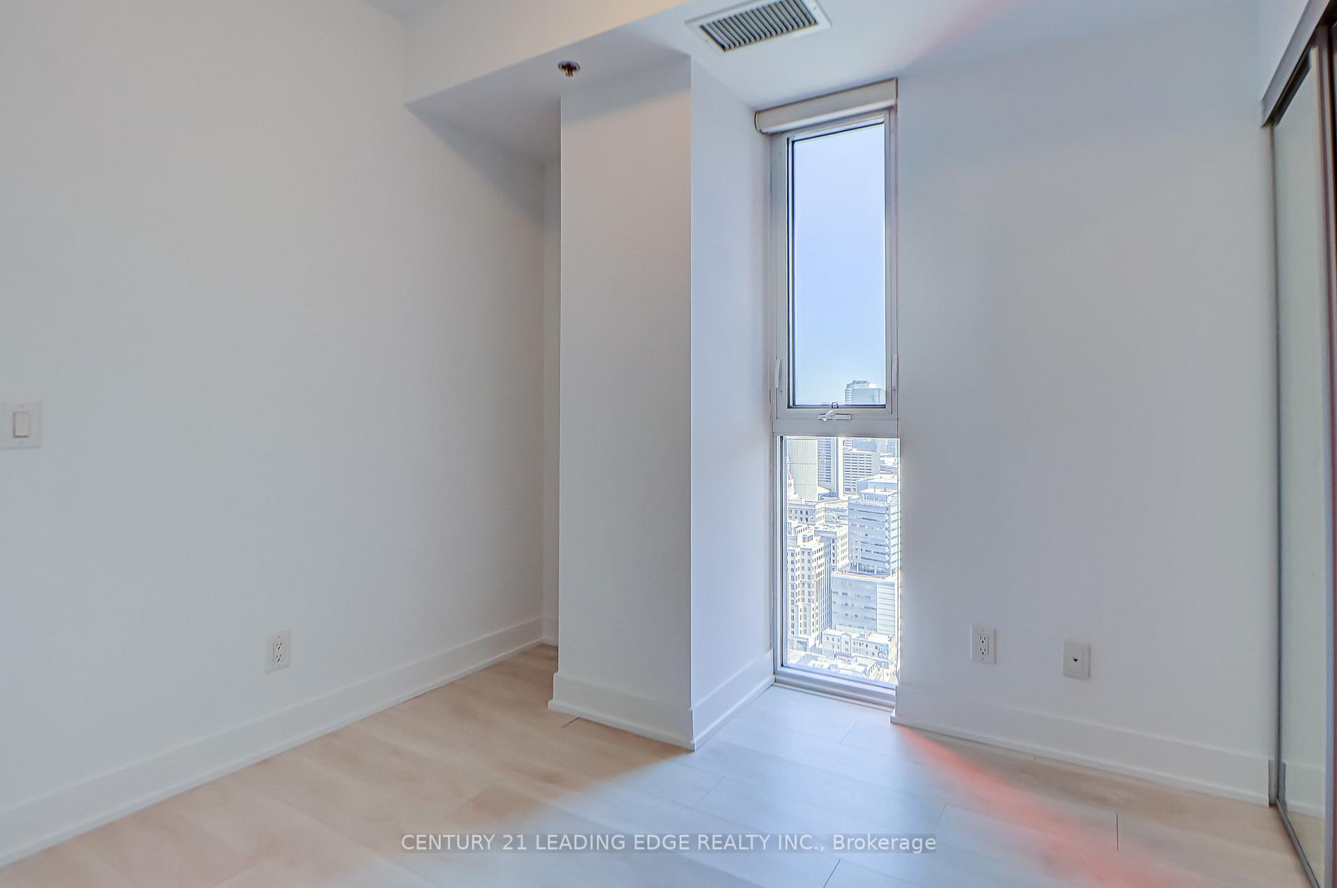 3 Bedrooms Condo at 318 Richmond,  Toronto For sale