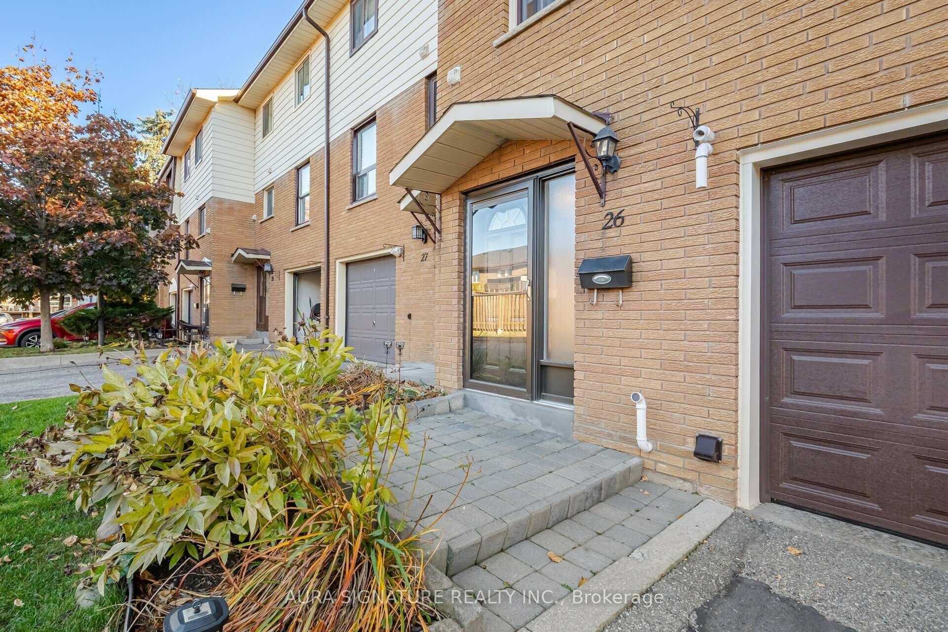 3 Bedrooms Condo at 88 Rainbow, Vaughan For sale