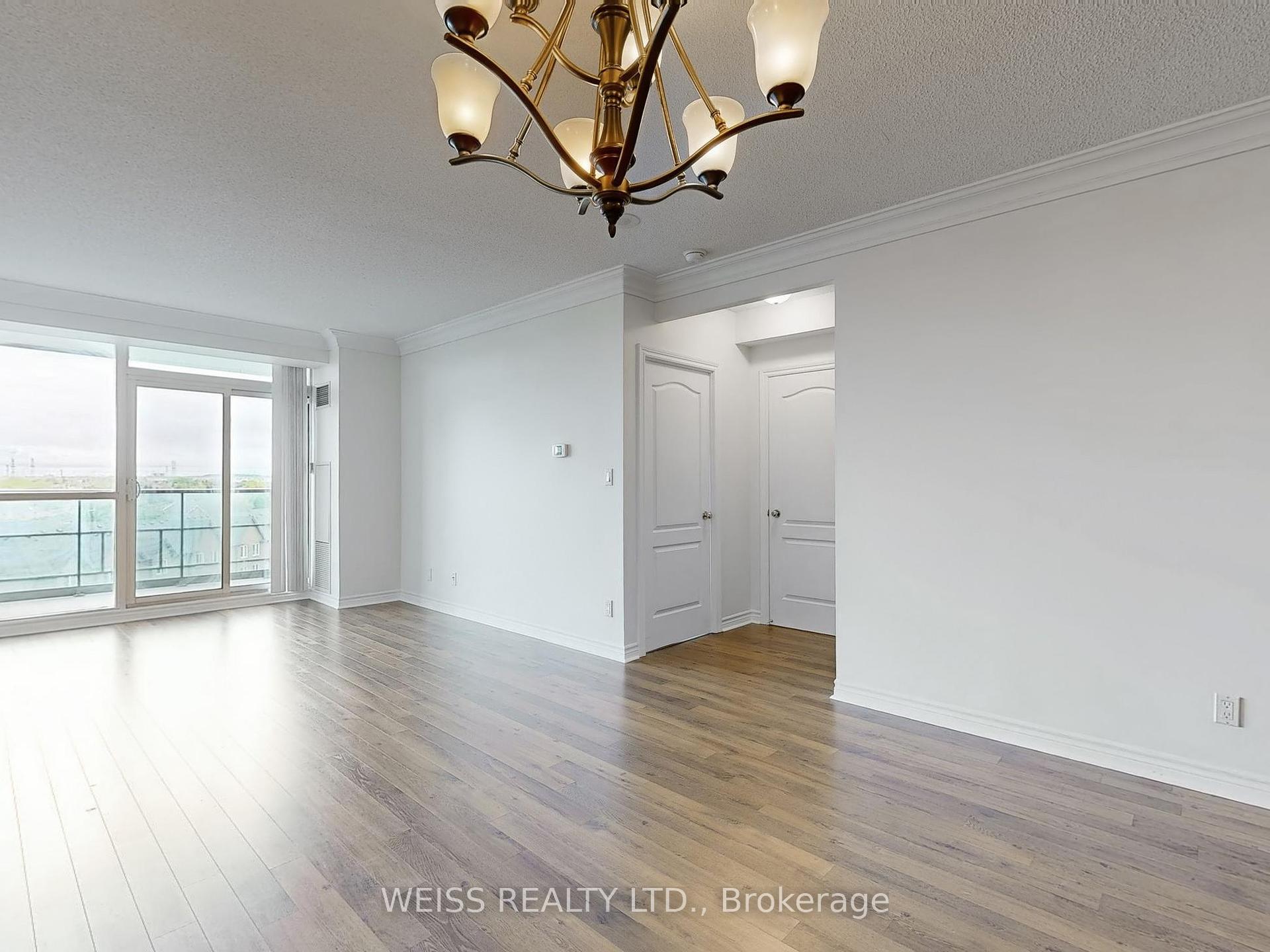 3 Bedrooms Condo at 88 Promenade, Vaughan For sale
