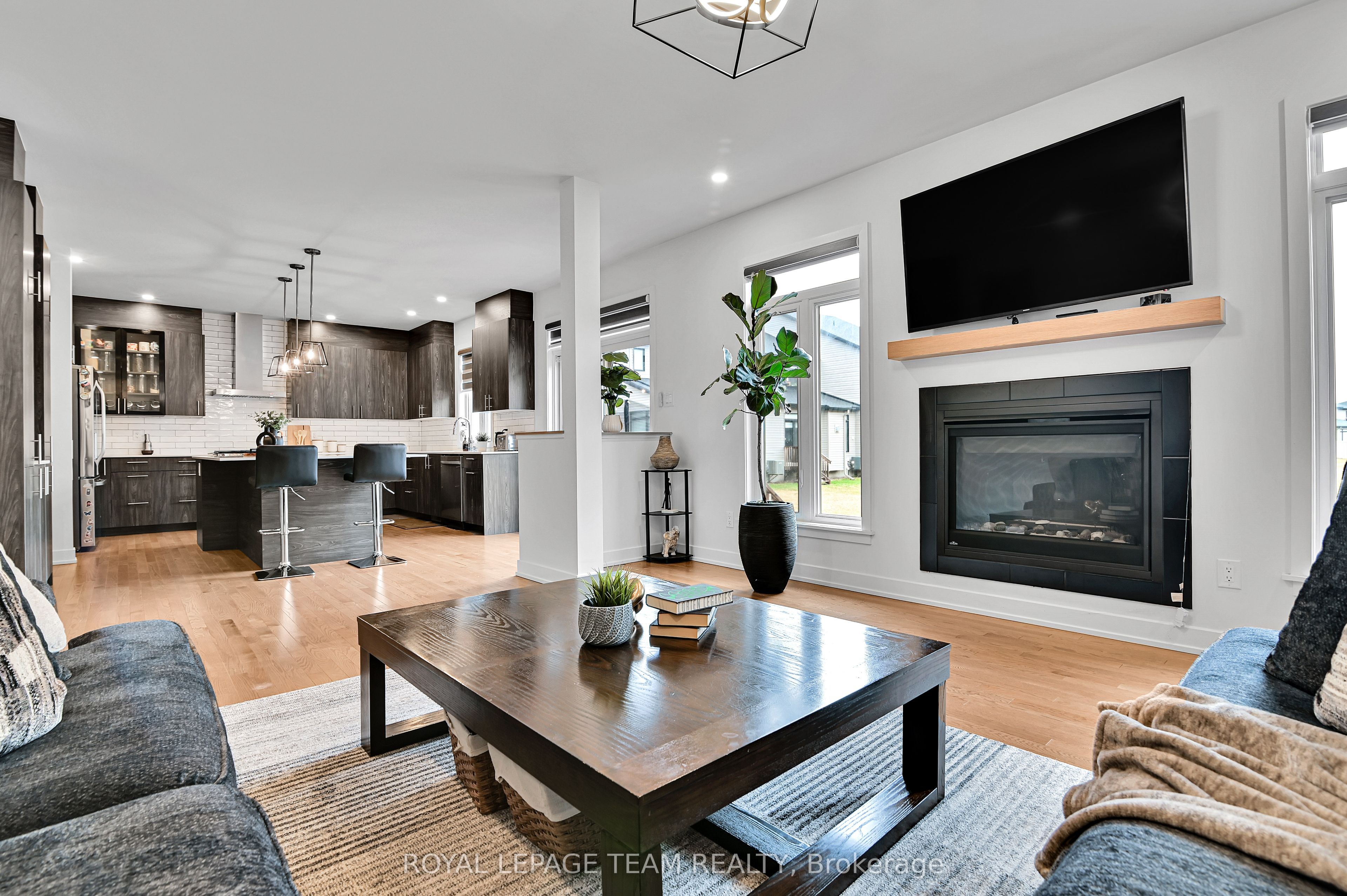 202 Zinnia Way, BlossomParkAirportandArea, ON K4M 0L4