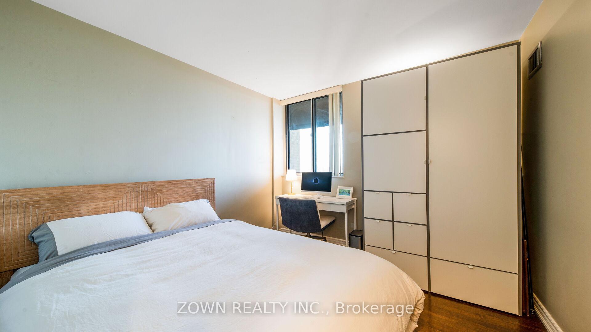 4 Bedrooms Condo at 10 Martha Eaton, Toronto For sale