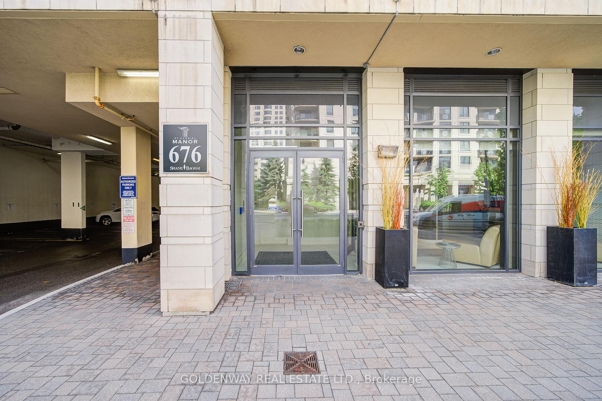 2 Bedrooms Condo at 676 Sheppard, Toronto For sale
