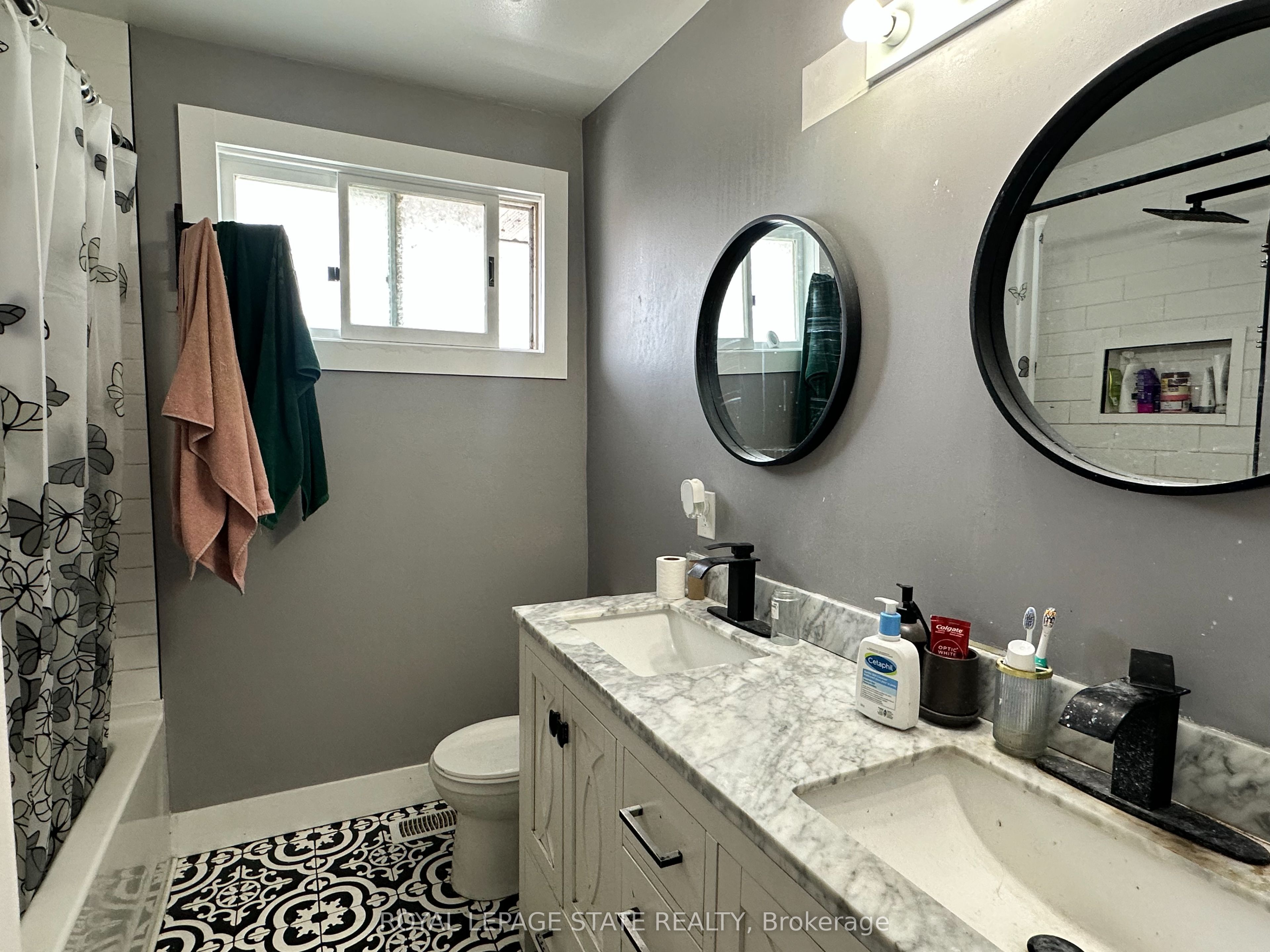 10 Sandlyn Court, Hamilton, ON L8H 2R5