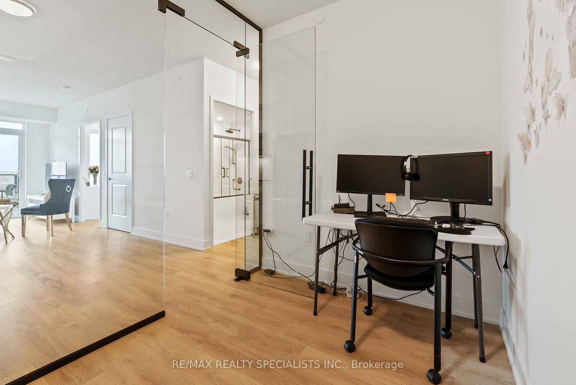 2 Bedrooms Co-op at 202 Burnhamthorpe, Mississauga For sale