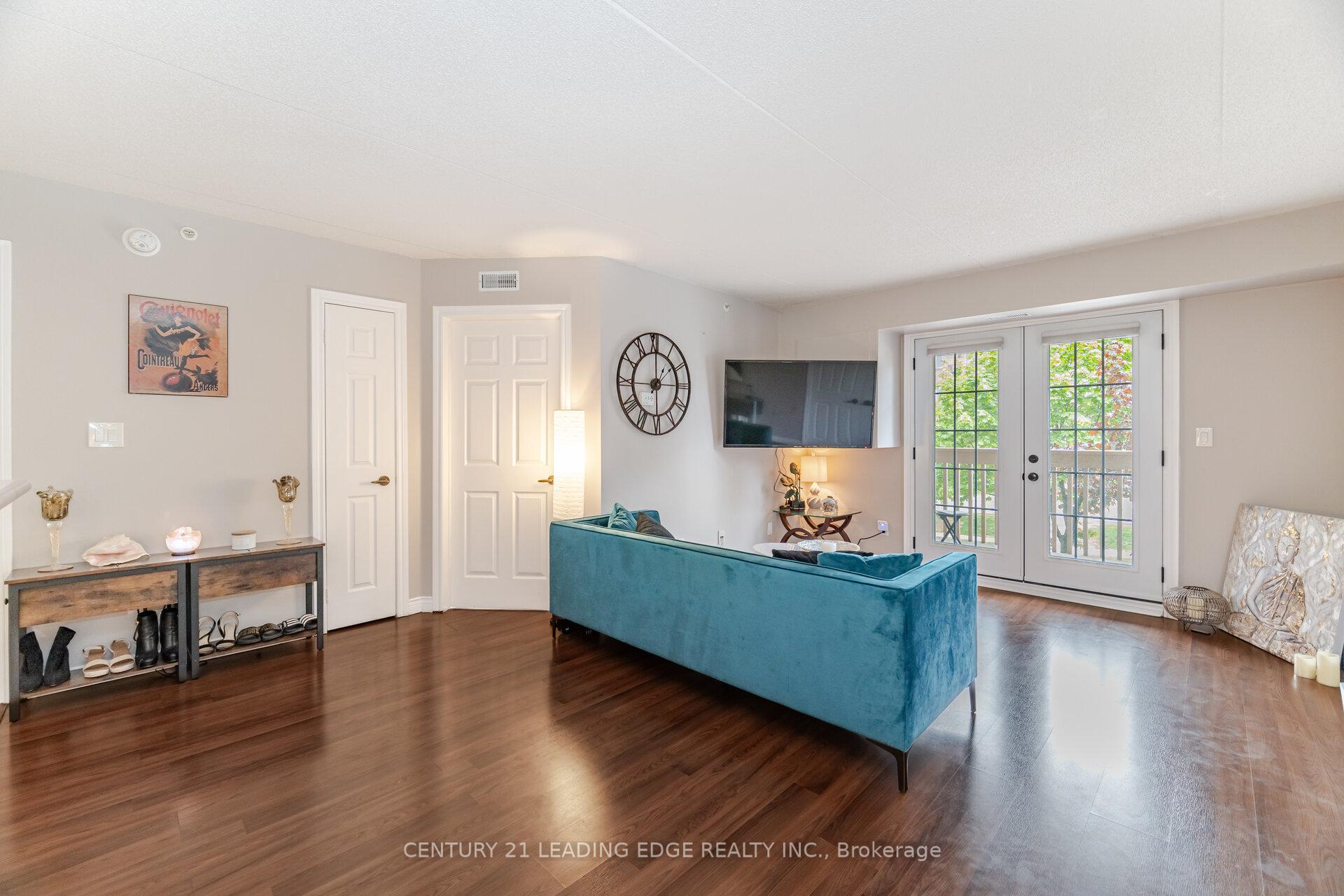 2 Bedrooms Condo at 4005 Kilmer, Burlington For sale