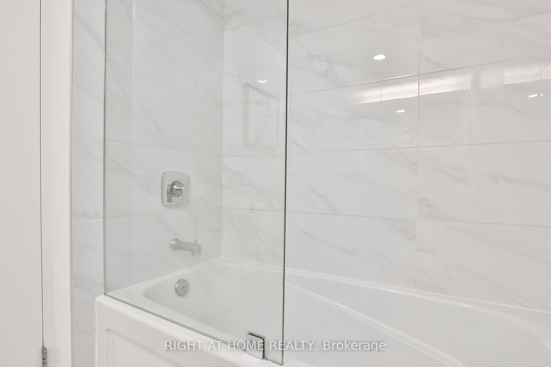 1005 King Street W, #613
