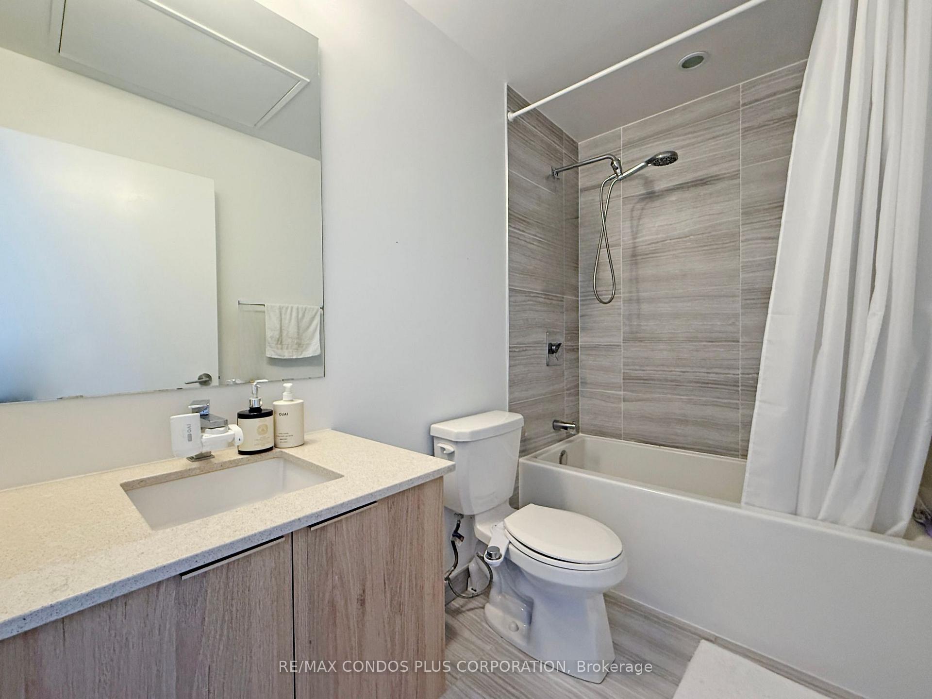 2 Bedrooms Condo at 120 Parliament,  Toronto For sale