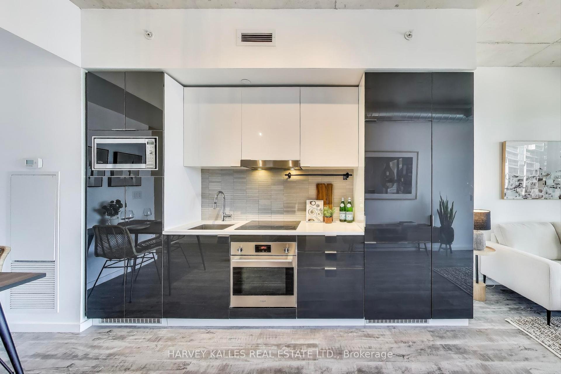 2 Bedrooms Condo at 170 Bayview,  Toronto For sale