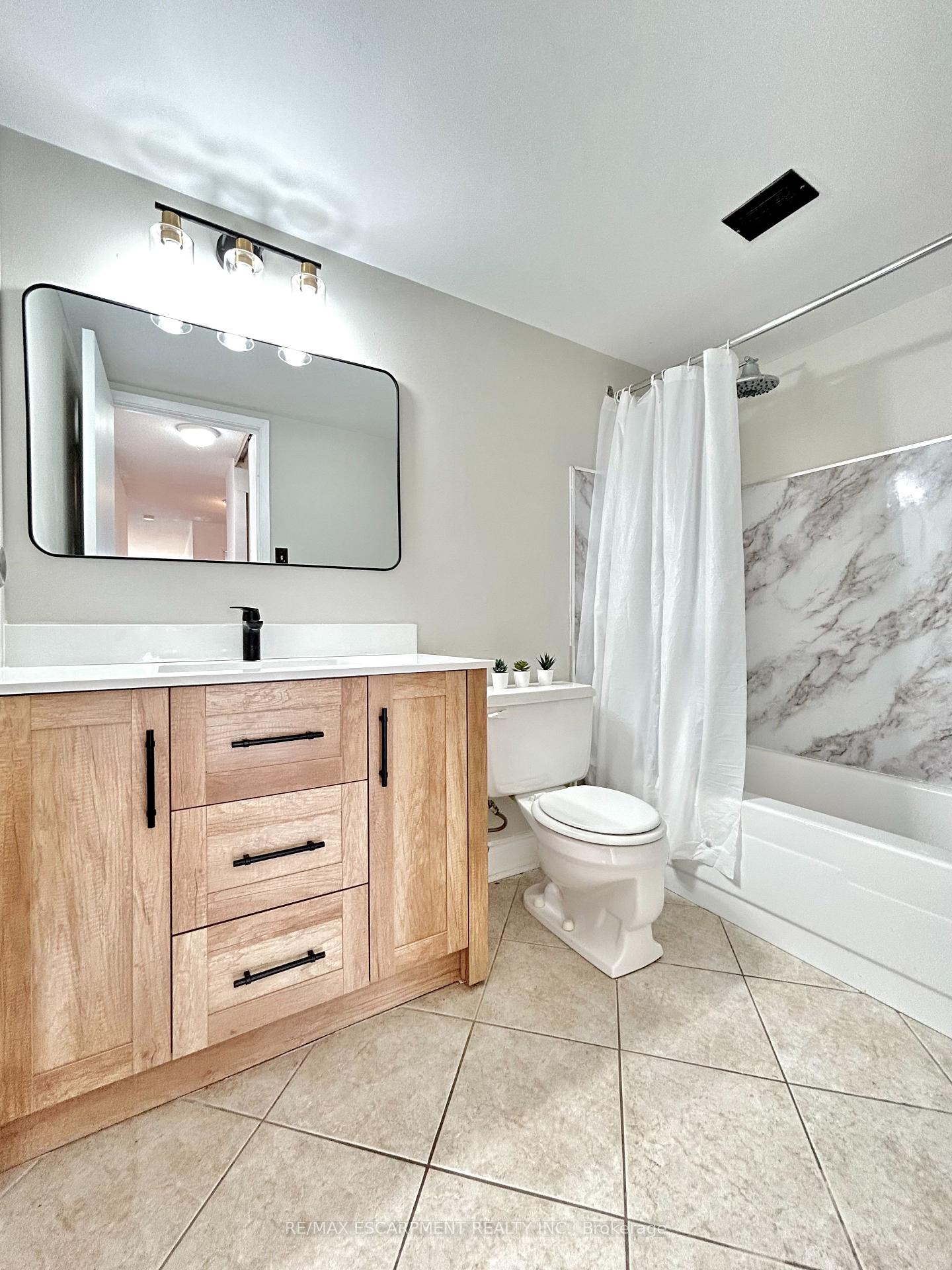 3 Bedrooms Condo at 75 QUEEN, Hamilton For sale